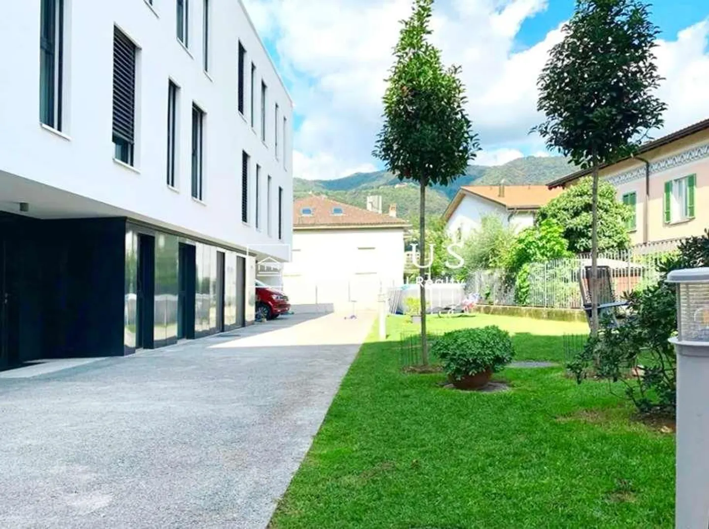 For sale modern Maisonette on three floors - Photo 3 of 9