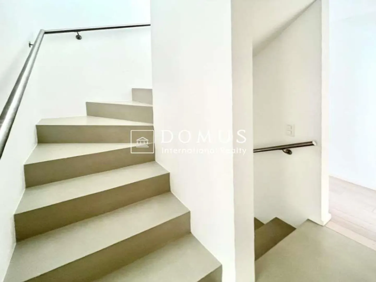 For sale modern Maisonette on three floors - Photo 6 of 9
