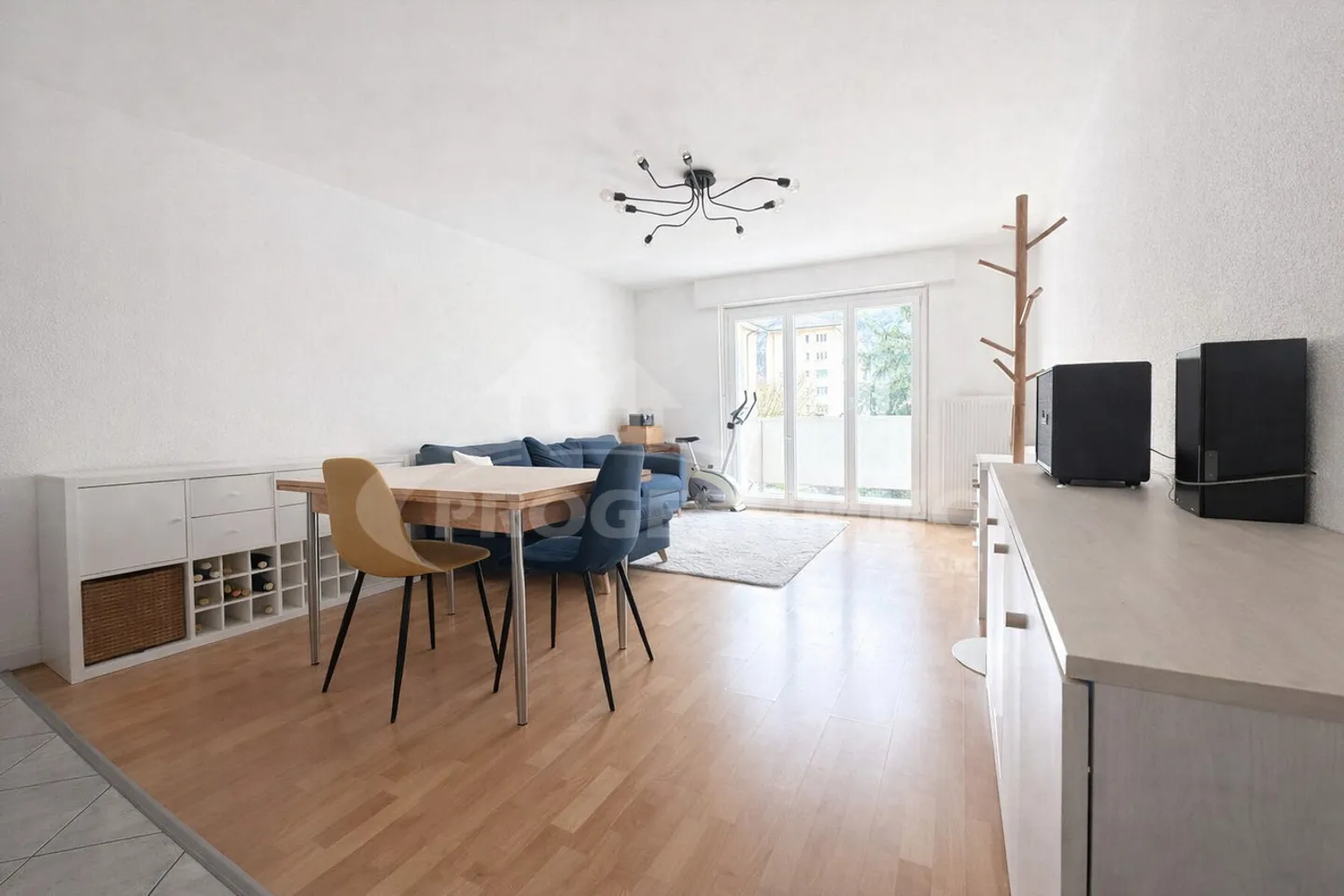 BEAUTIFUL 3.5-ROOM APARTMENT IDEALLY LOCATED - Photo 2 of 10