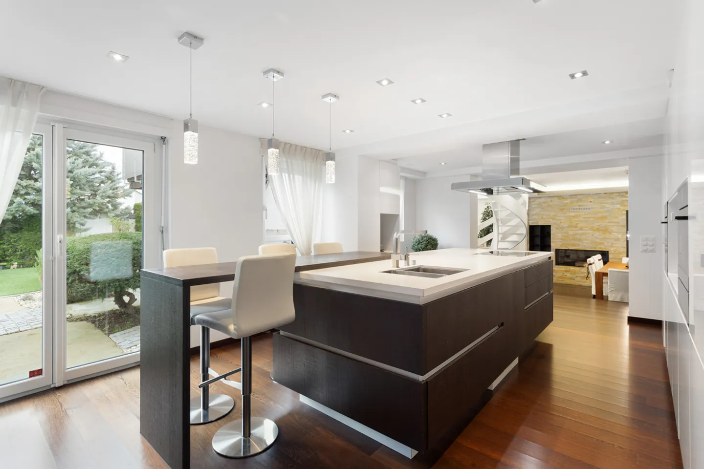 Maisonette de jardin lumineuse avec accès au bien-être - Photo 2 sur 4