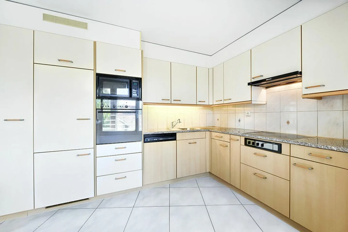 Charming Apartment in Uster - Photo 3 of 15