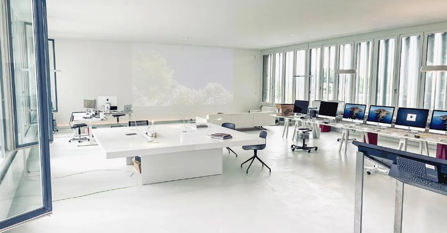 Light-flooded, versatile commercial space, office in a central location - Photo 1 of 5