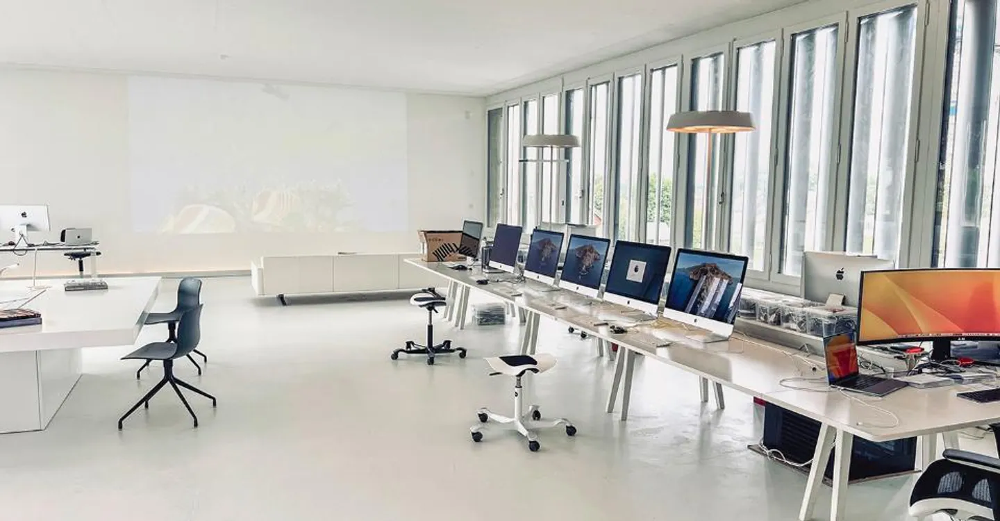 Light-flooded, versatile commercial space, office in a central location - Photo 2 of 5