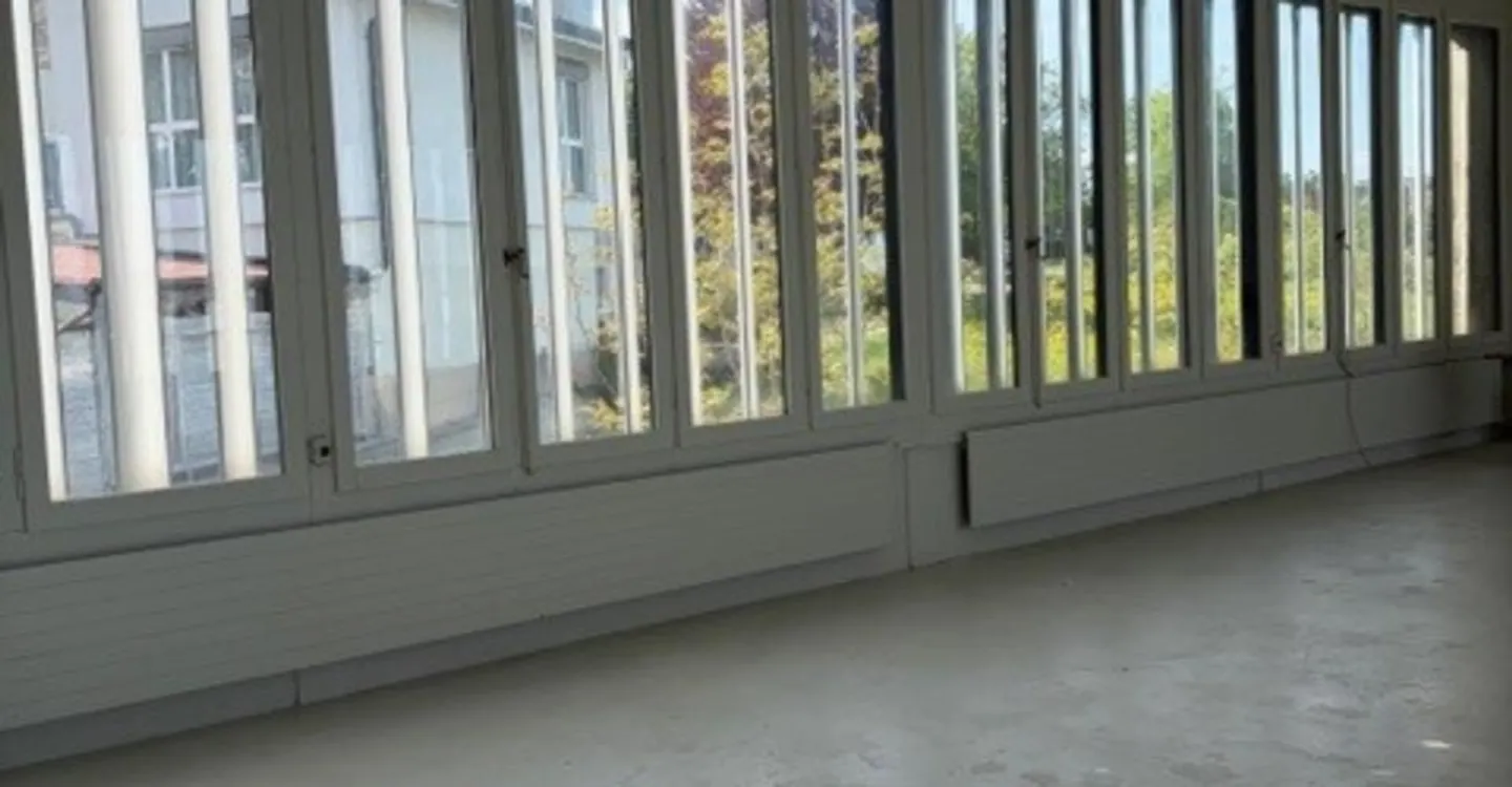 Light-flooded, versatile commercial space, office in a central location - Photo 4 of 5