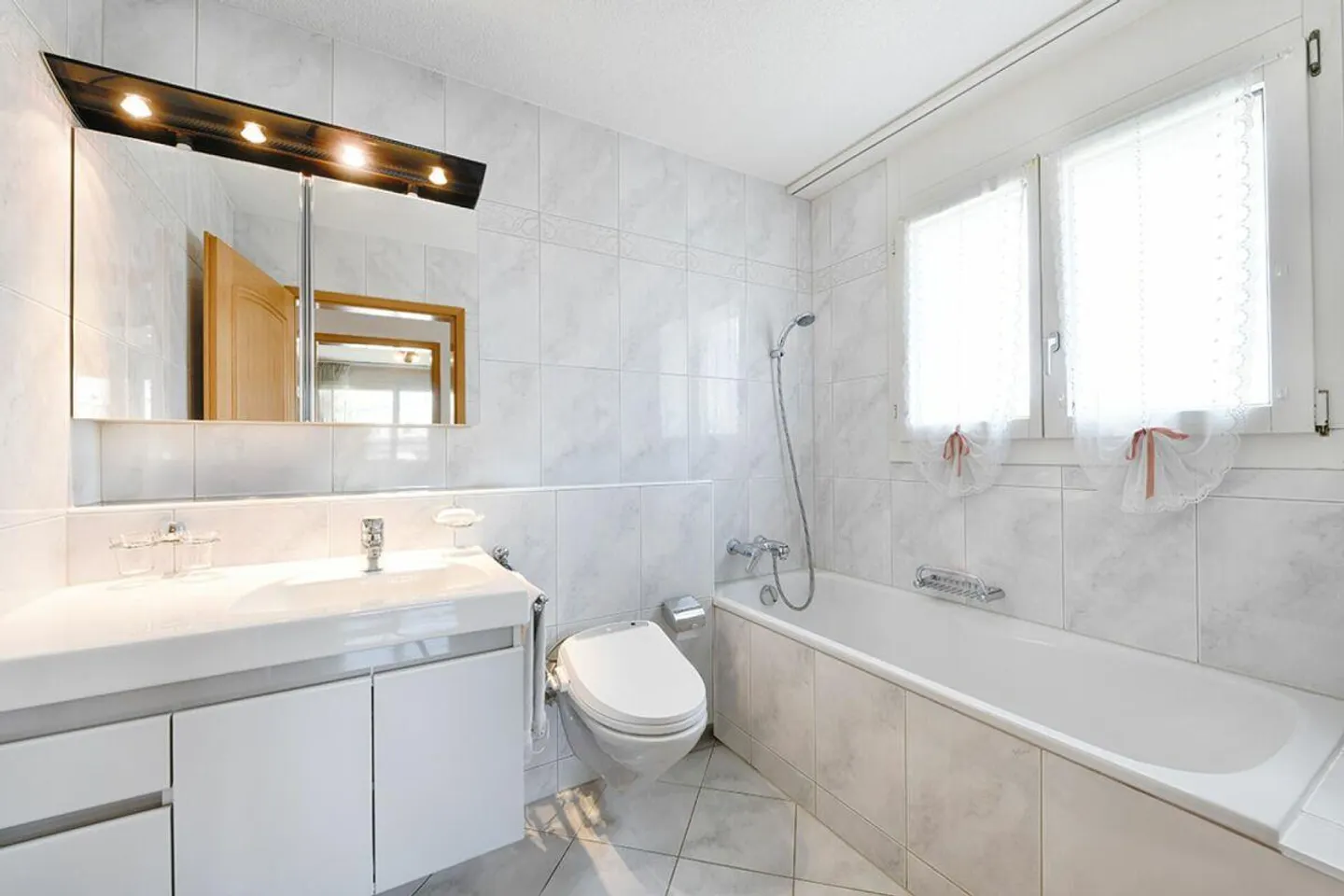 Charming Apartment in Uster - Photo 10 of 15