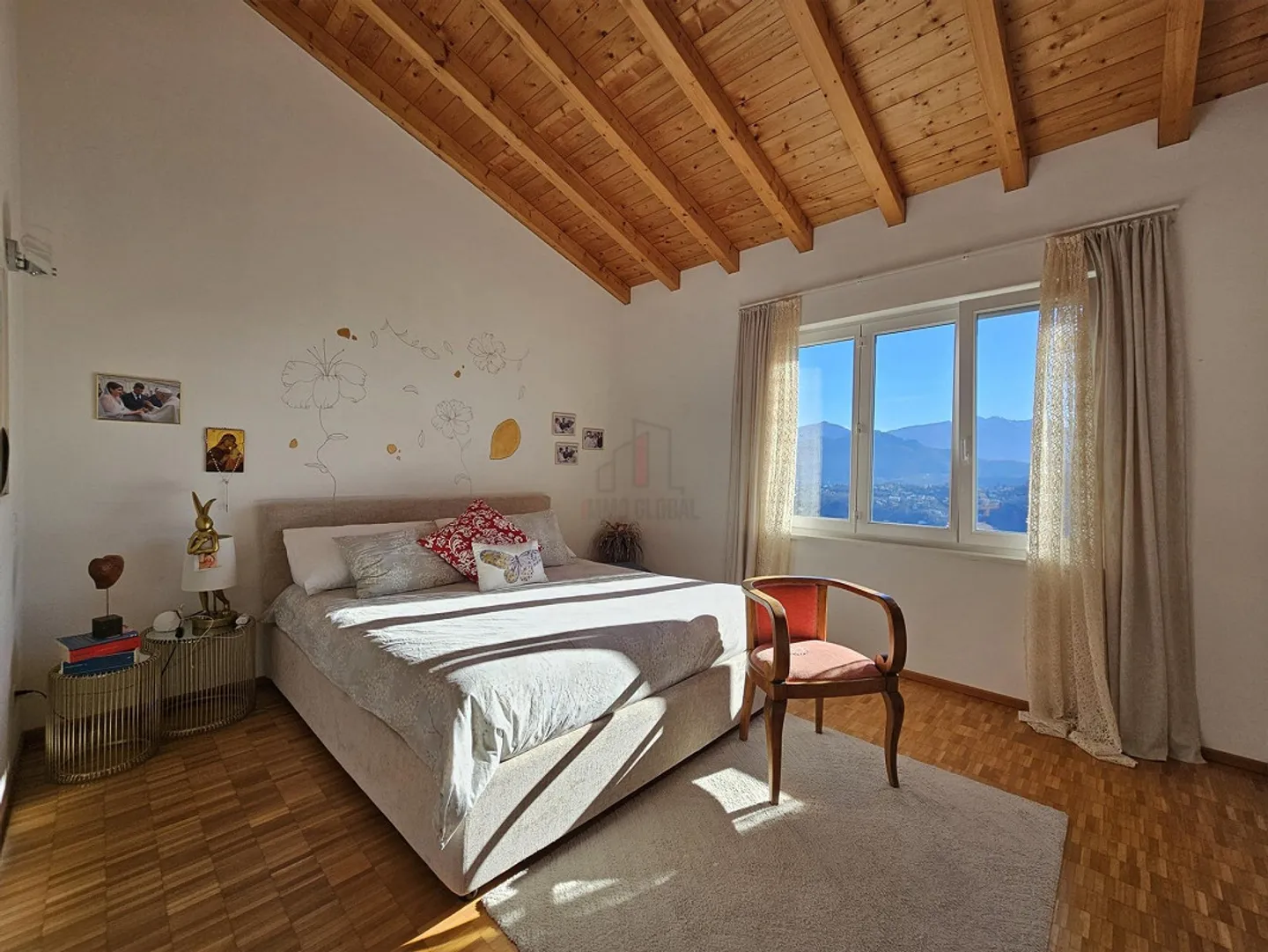 MAISON BIFAMILIALE FANTASTIQUE AVEC VUE À COUPER LE SOUFFLE - Photo 9 sur 13