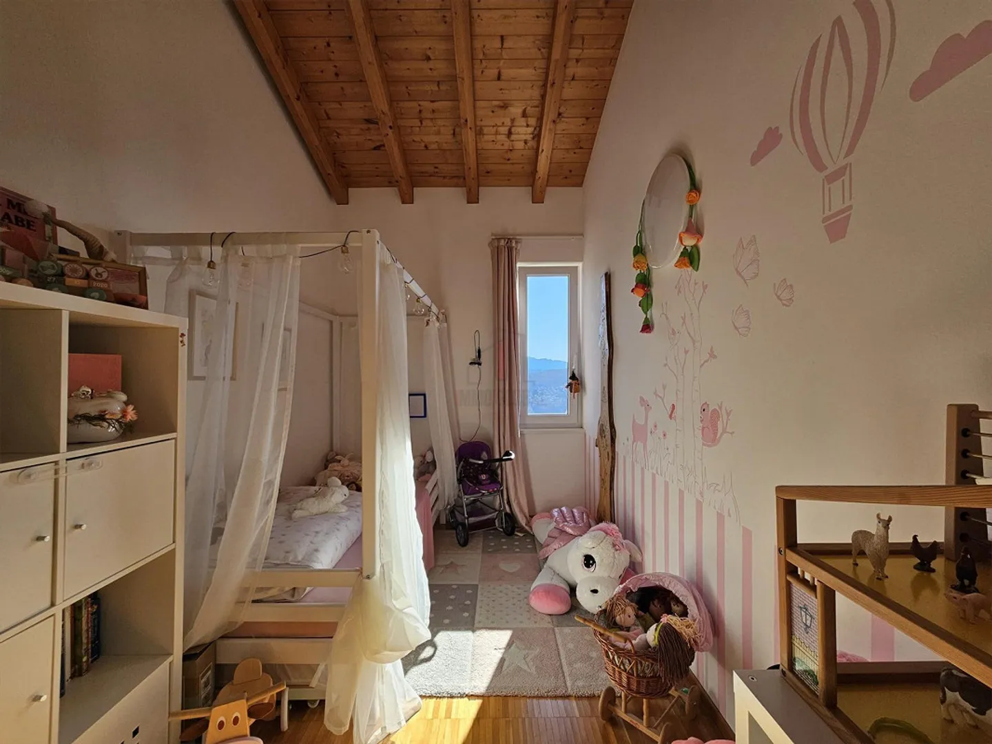 MAISON BIFAMILIALE FANTASTIQUE AVEC VUE À COUPER LE SOUFFLE - Photo 12 sur 13