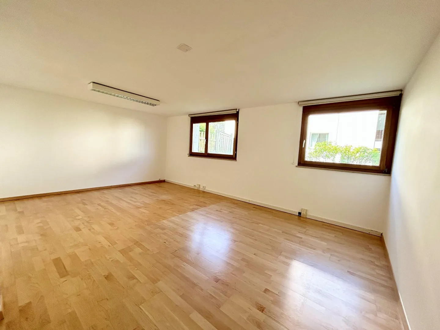 Salle de loisirs / Bureau / Cabinet / Atelier / Stockage 28m2 - Photo 6 sur 11