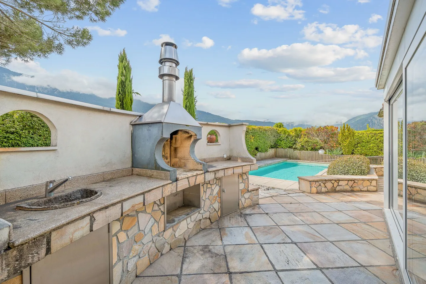 Elegant Provençal Villa in Fully - Photo 13 of 17