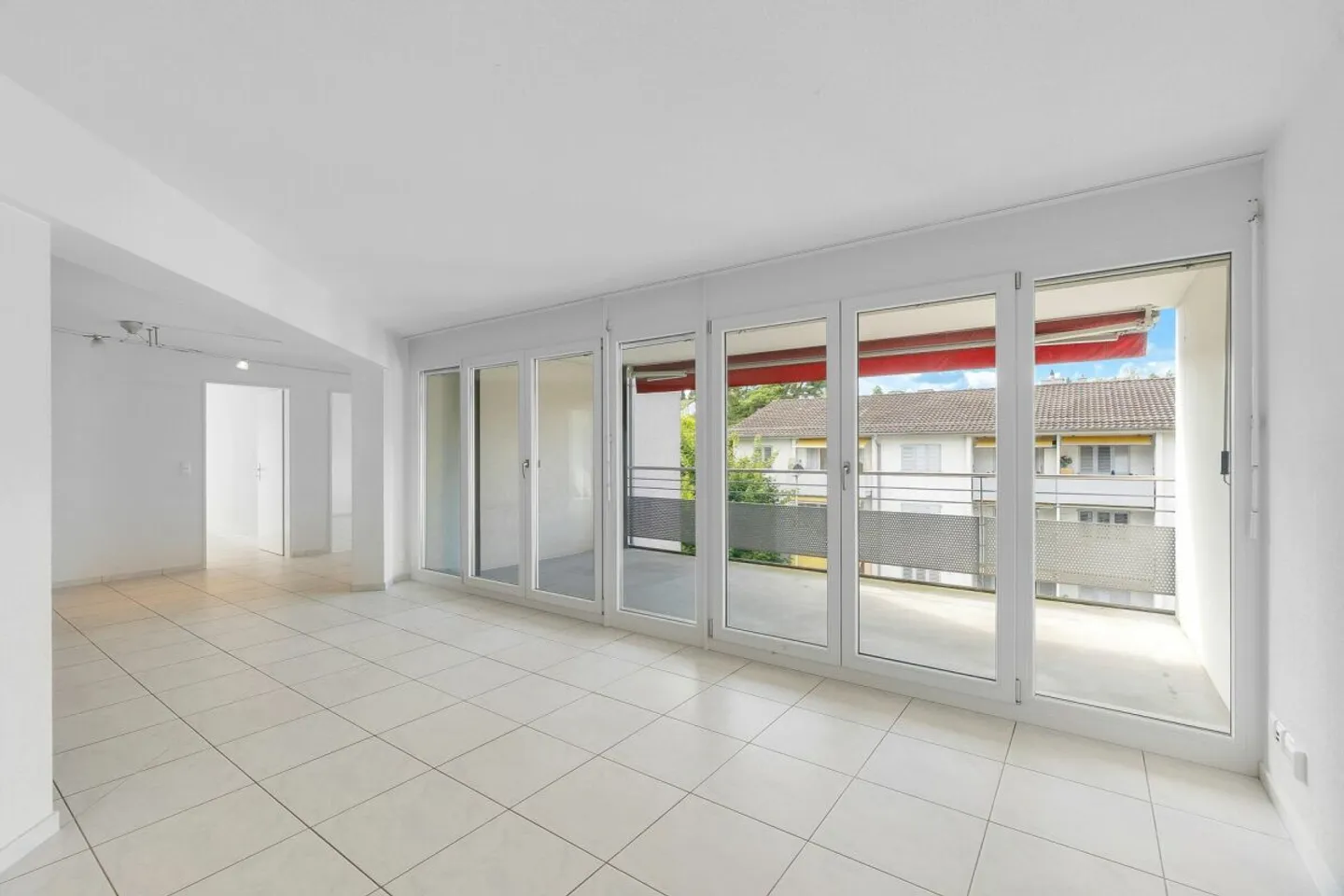 Appartement moderne avec balcons - Photo 5 sur 13