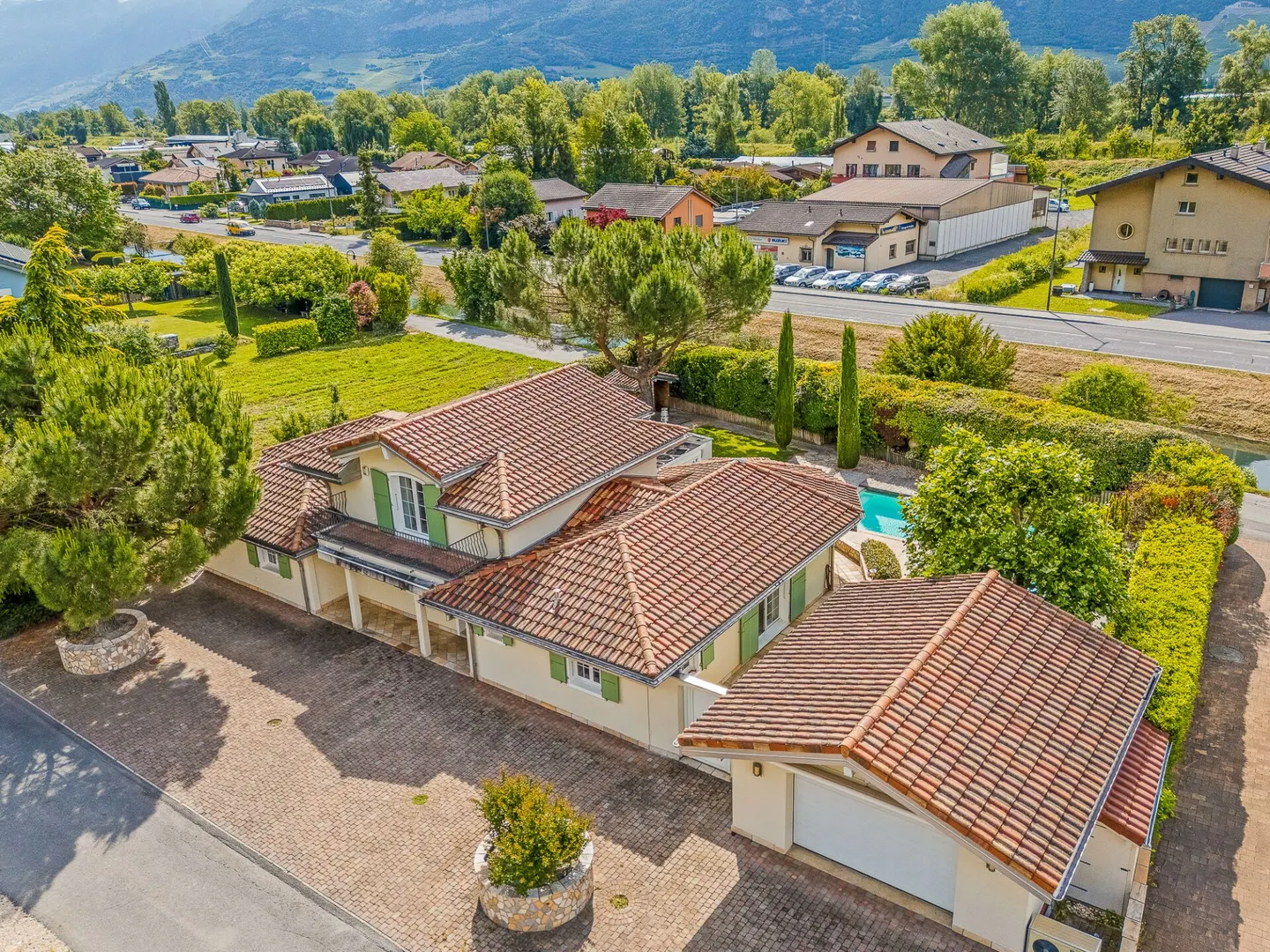 Elegant Provençal Villa in Fully - Photo 16 of 17