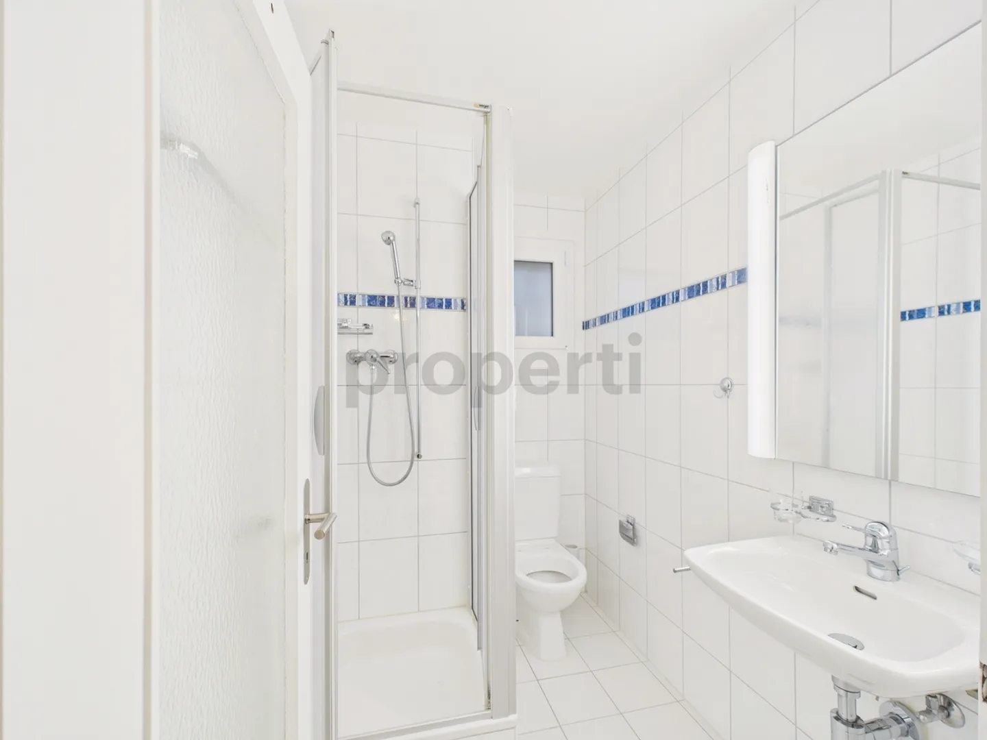 Moderna casa a schiera ristrutturata con giardino a La Neuveville - Foto 11 di 13