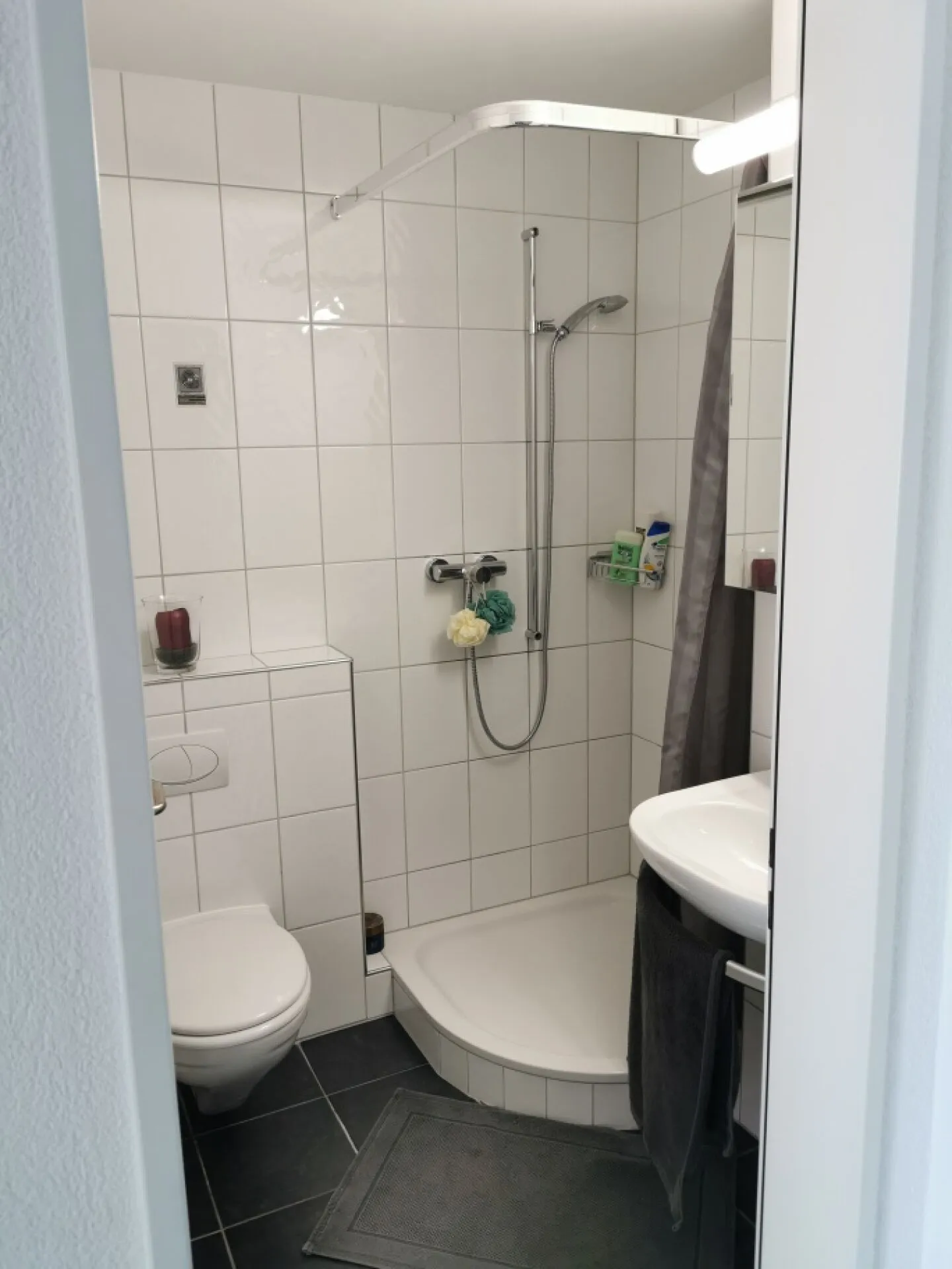 Lichtdurchflutete, grosszügige 5.5 Zimmerwohnung ruhig gelegen - Foto 4 von 8