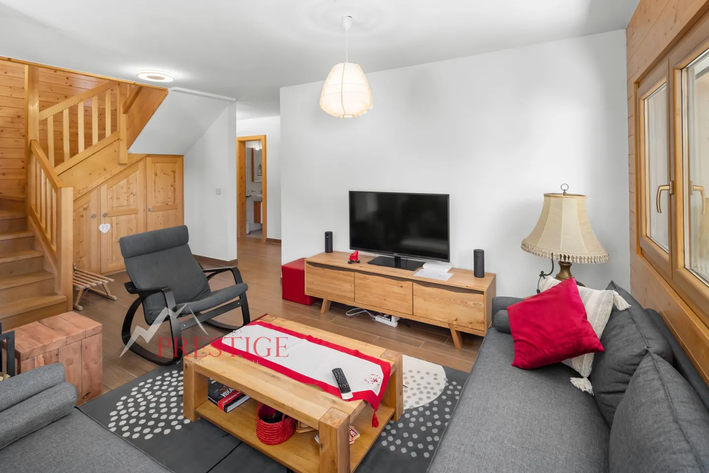 Beautiful 4-bedroom chalet for weekly rental. - Photo 6 of 16