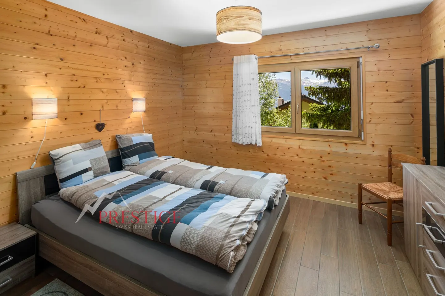 Beautiful 4-bedroom chalet for weekly rental. - Photo 8 of 16