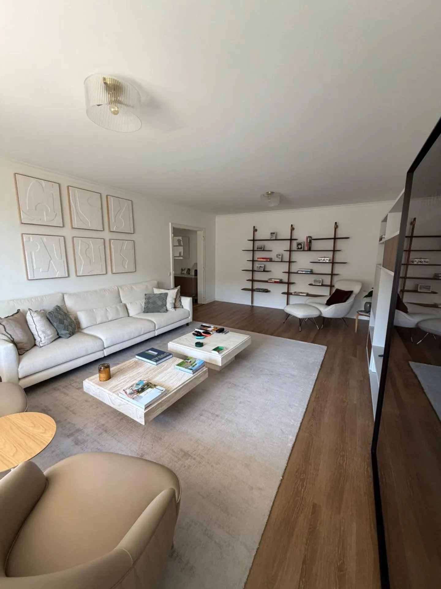Geräumige Wohnung mit Terrasse - Foto 3 von 6