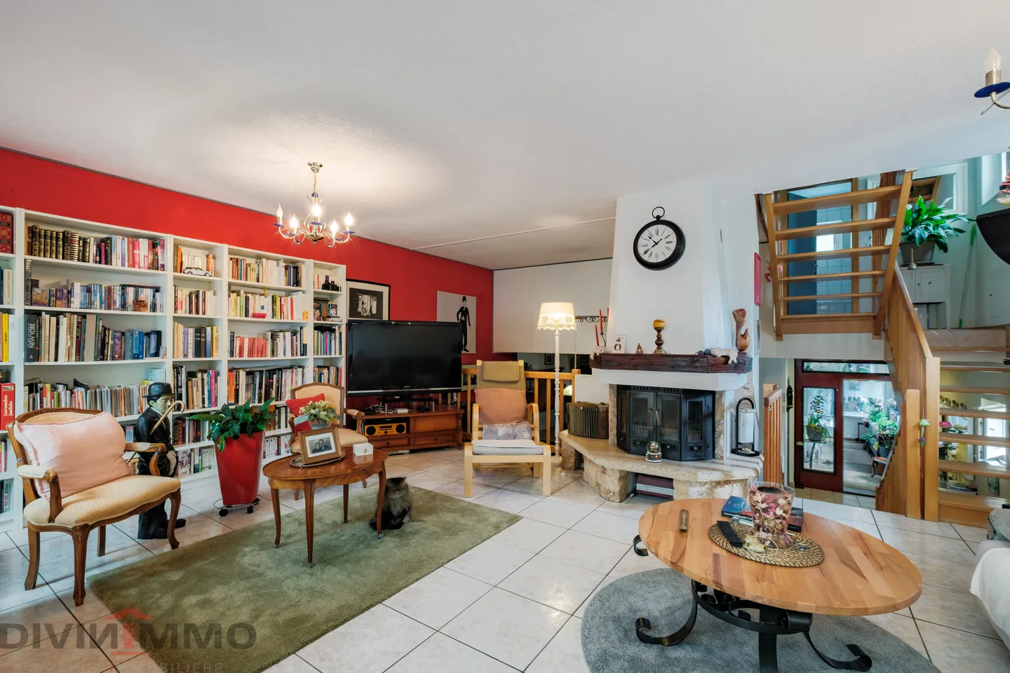 Casa d'angolo a schiera di 6,5 vani, garage, 4 posti auto - Foto 1 di 19
