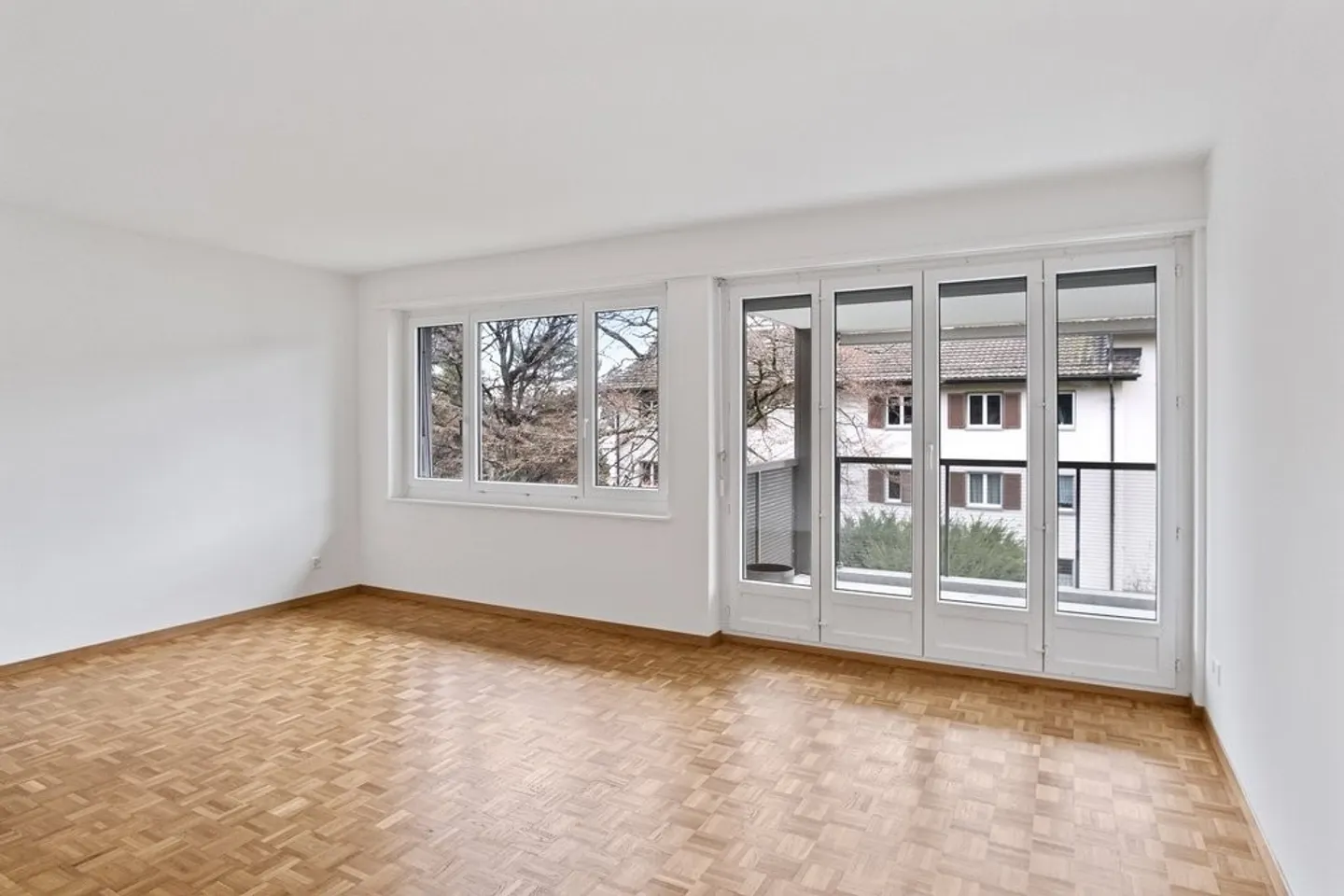 Renovated apartment with lake view - Photo 4 of 8