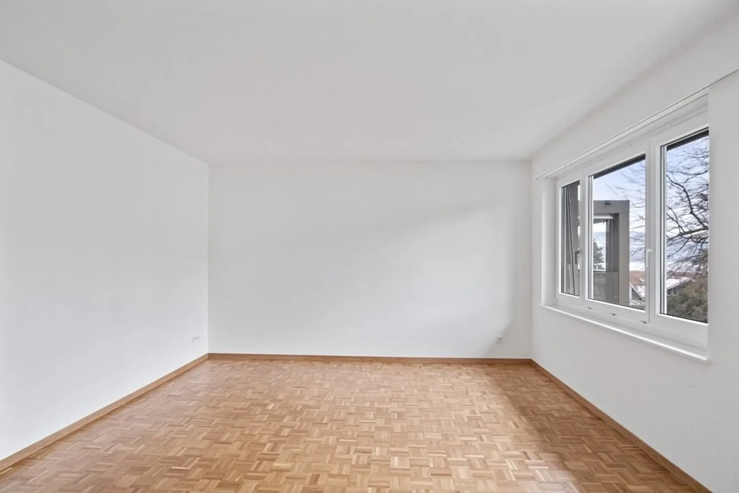 Renovated apartment with lake view - Photo 5 of 8