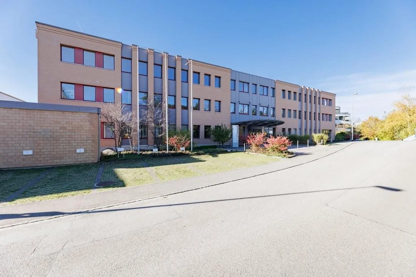 Vielseitige Büroräume in Bottmingen - Foto 1 von 7