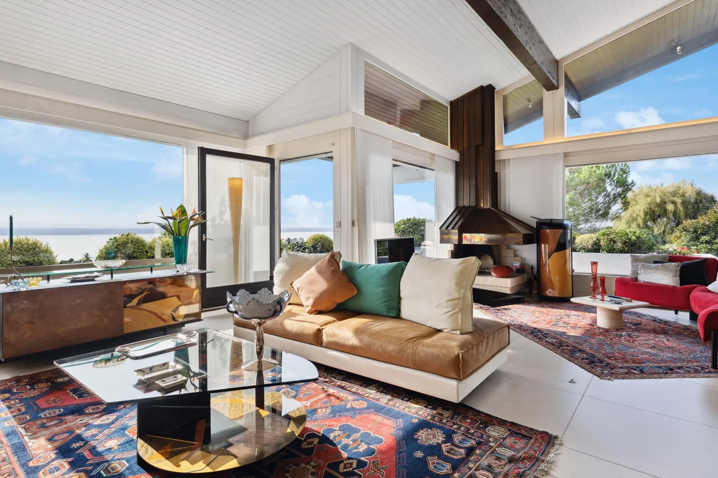 Charming Villa with Lake View - Photo 4 of 7