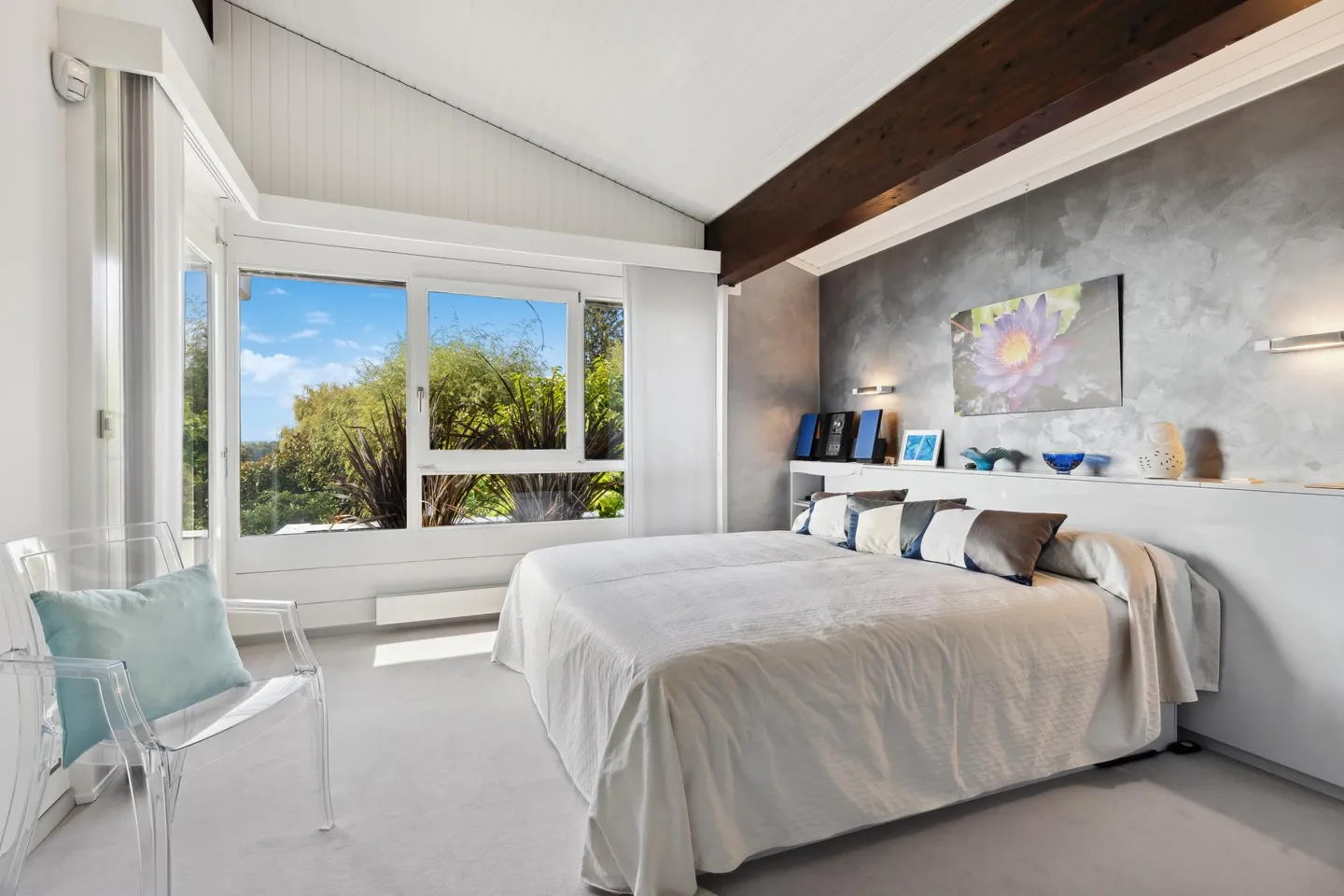 Charming Villa with Lake View - Photo 6 of 7