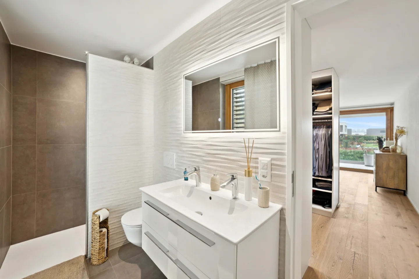 Il fascino contemporaneo nel cuore della natura a Portalban - Foto 6 di 14