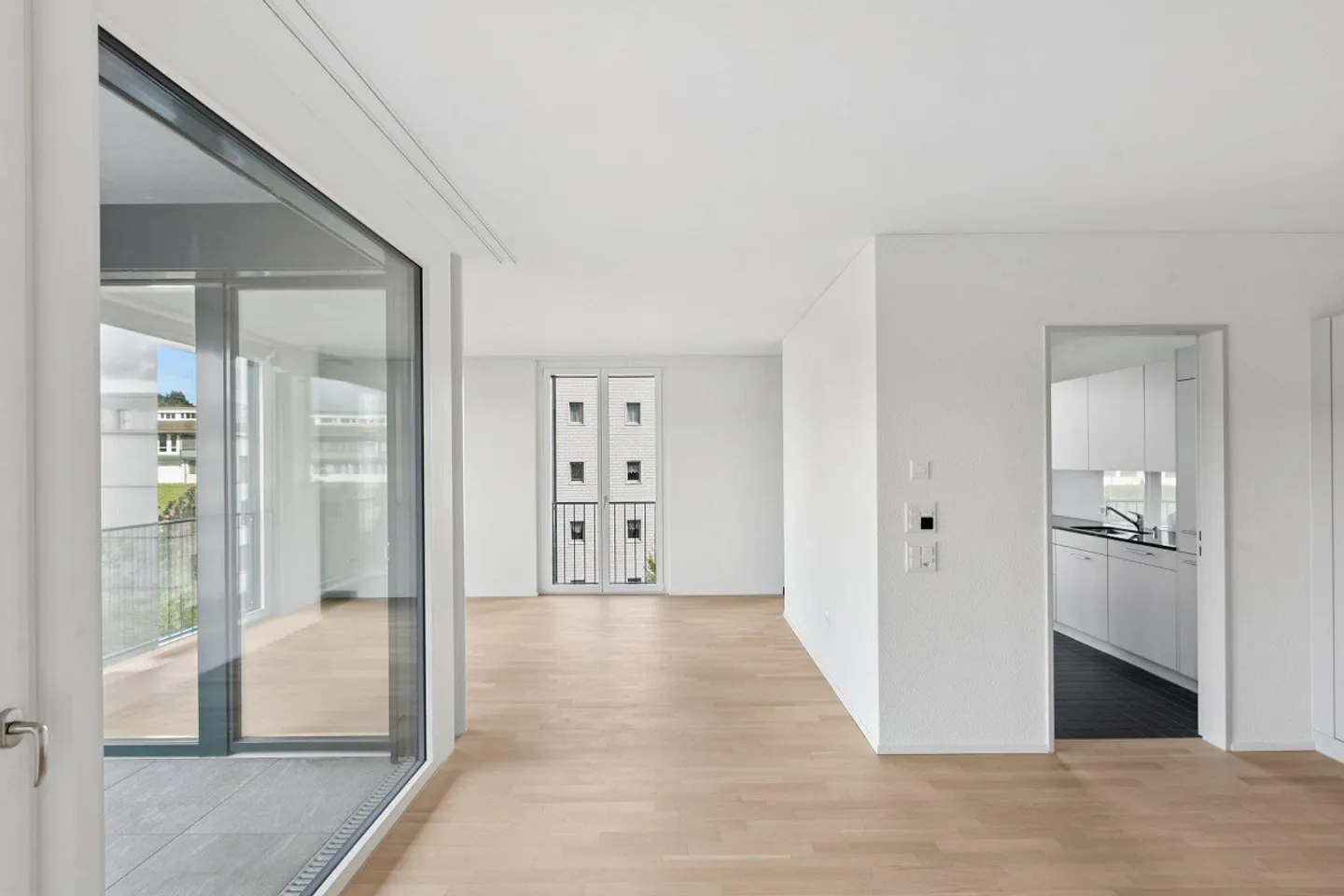 Modern Apartment with Terrace - Photo 5 of 7