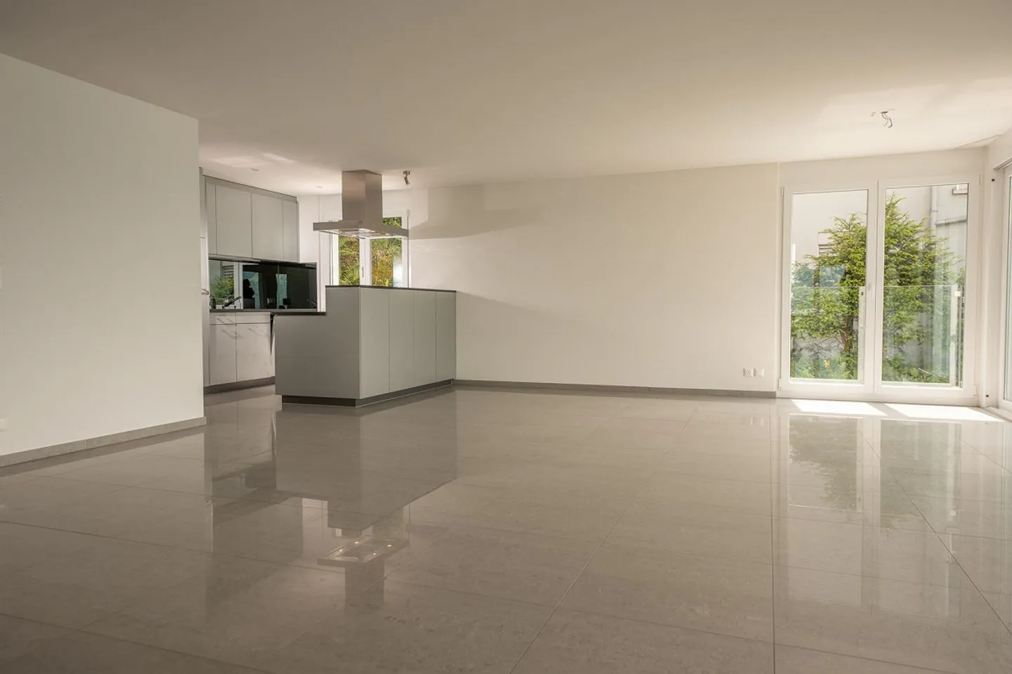 Stunning 4.5-room apartment with views of the lake and mountain panorama - Photo 9 of 21