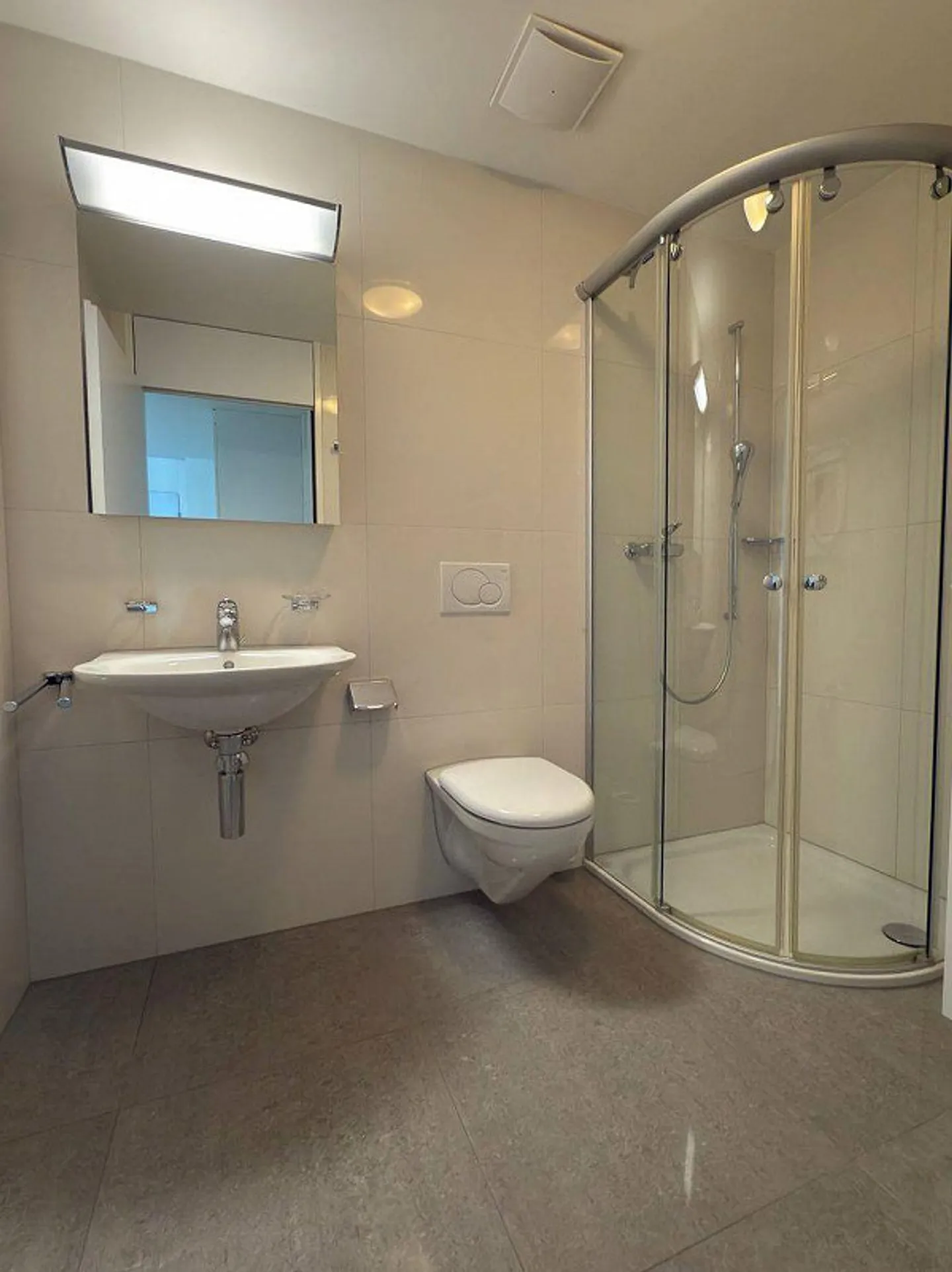 Stunning 4.5-room apartment with views of the lake and mountain panorama - Photo 18 of 21