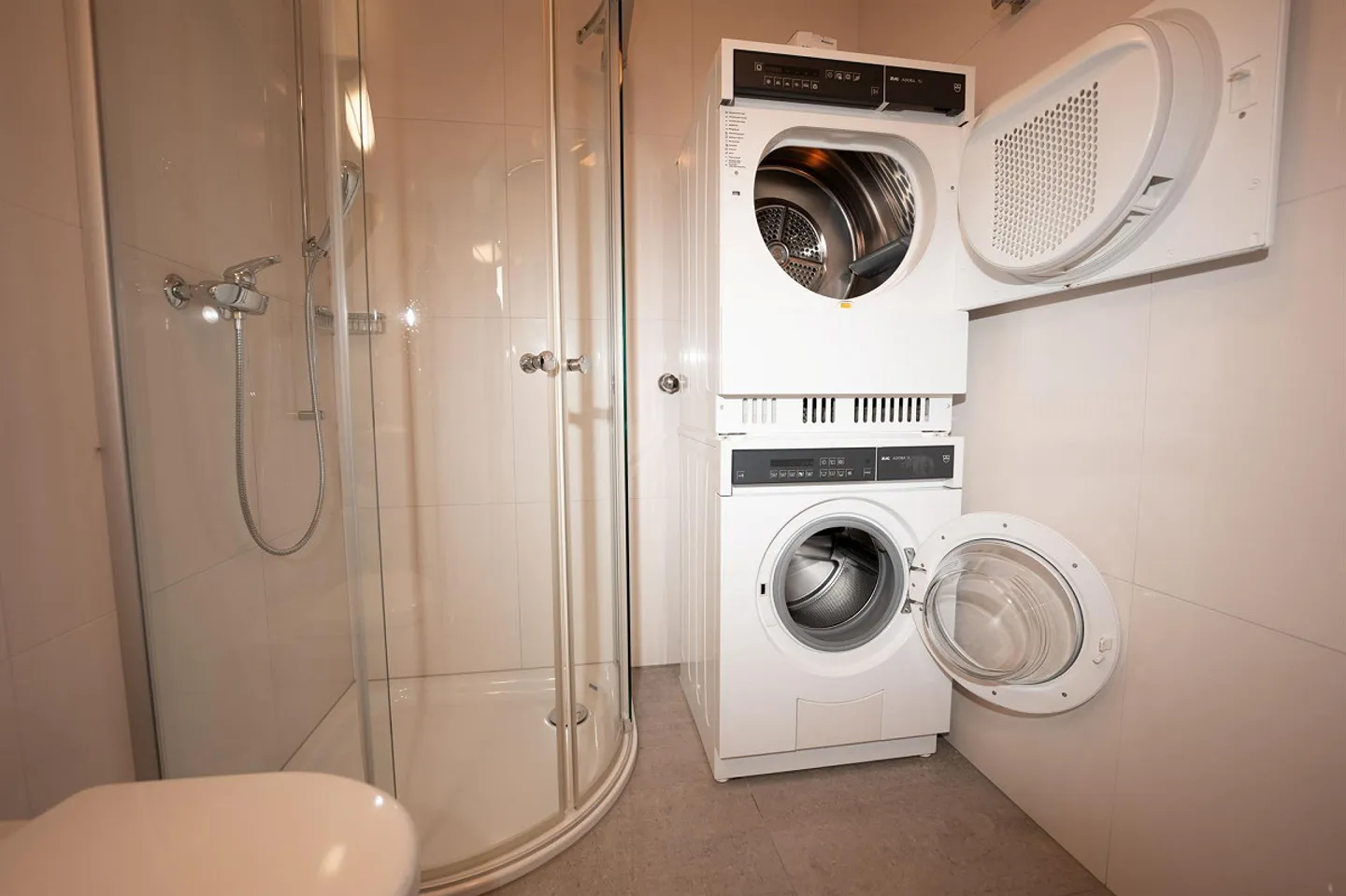 Stunning 4.5-room apartment with views of the lake and mountain panorama - Photo 19 of 21