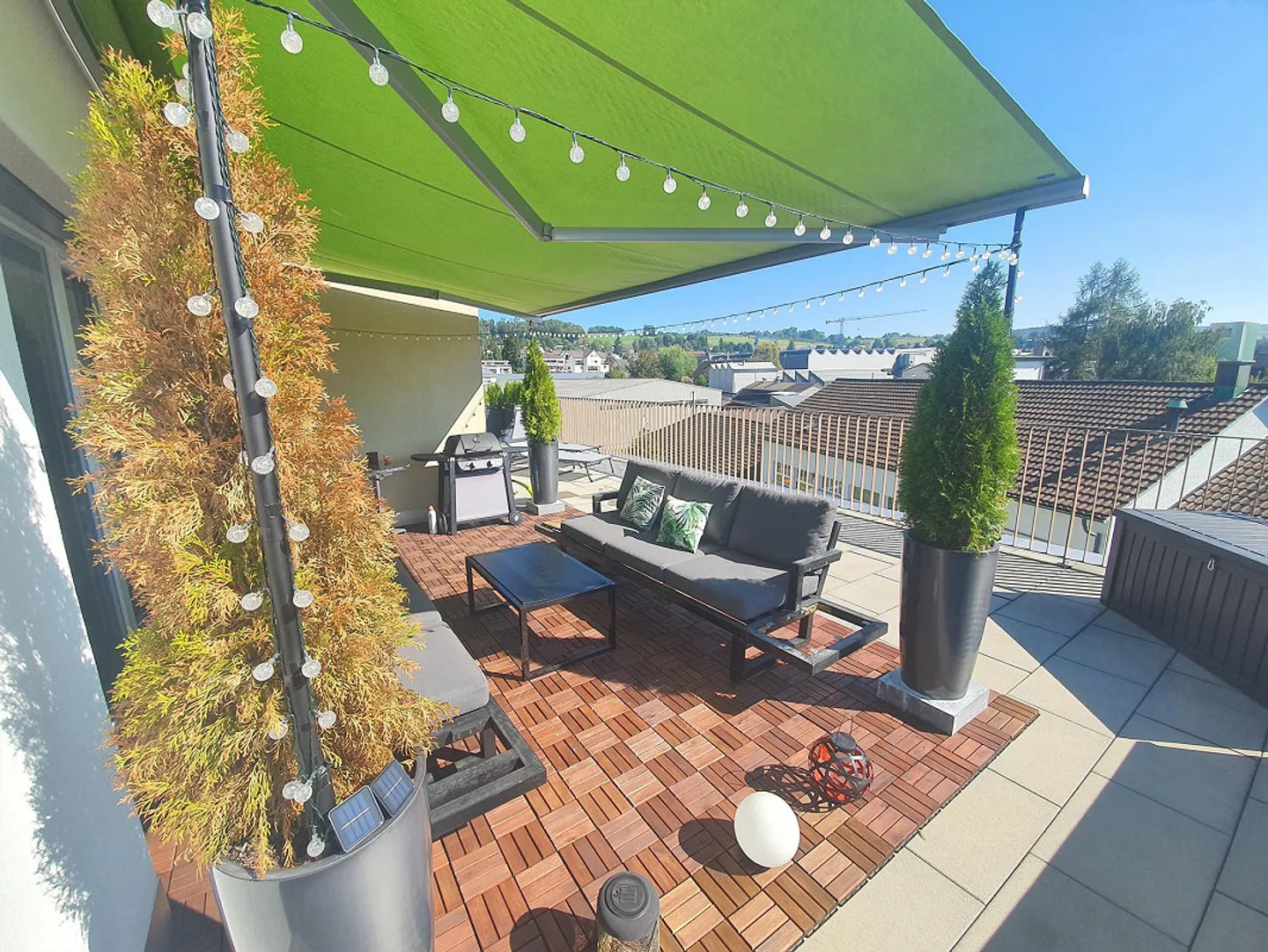 Moderno appartamento attico di 3,5 stanze con vista e sole a Menziken - Foto 1 di 19