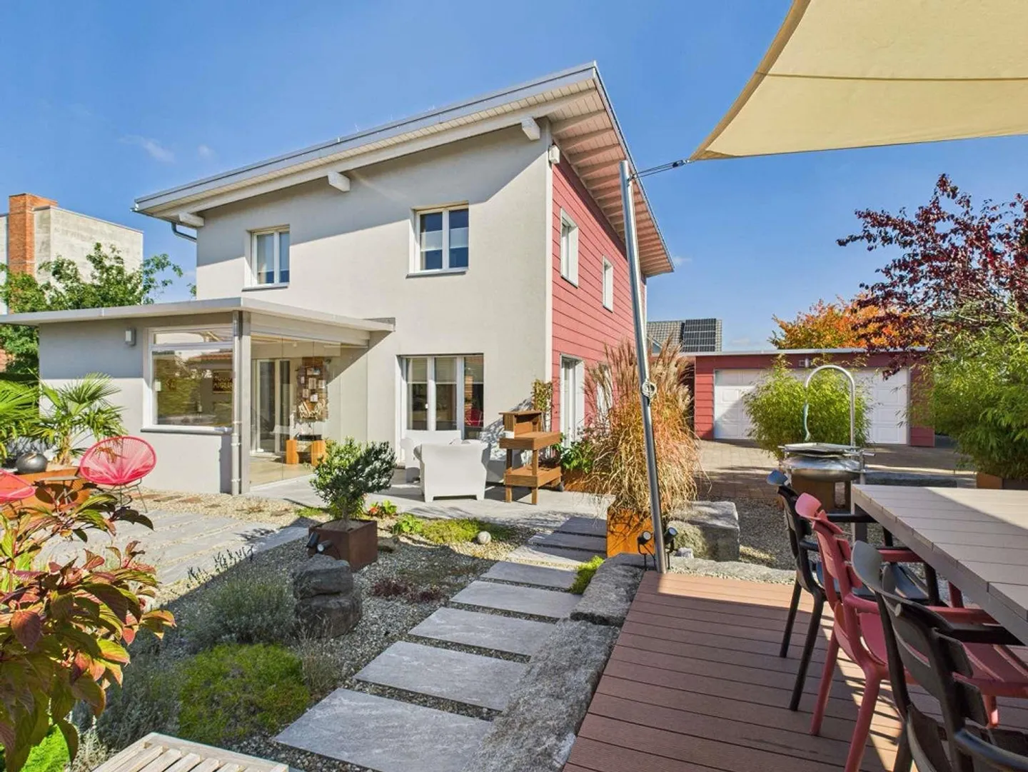 Stylish Living: Single Family Home with Generous Surroundings - Photo 1 of 12