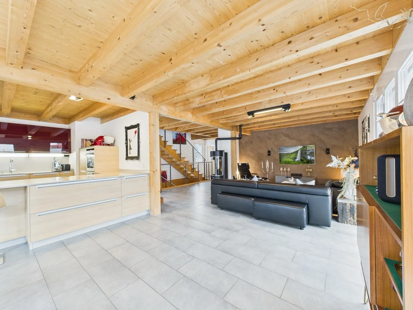 Stylish Living: Single Family Home with Generous Surroundings - Photo 7 of 12