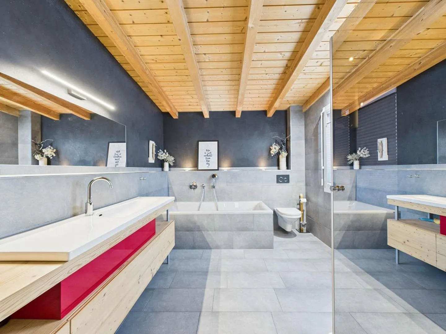 Stylish Living: Single Family Home with Generous Surroundings - Photo 10 of 12