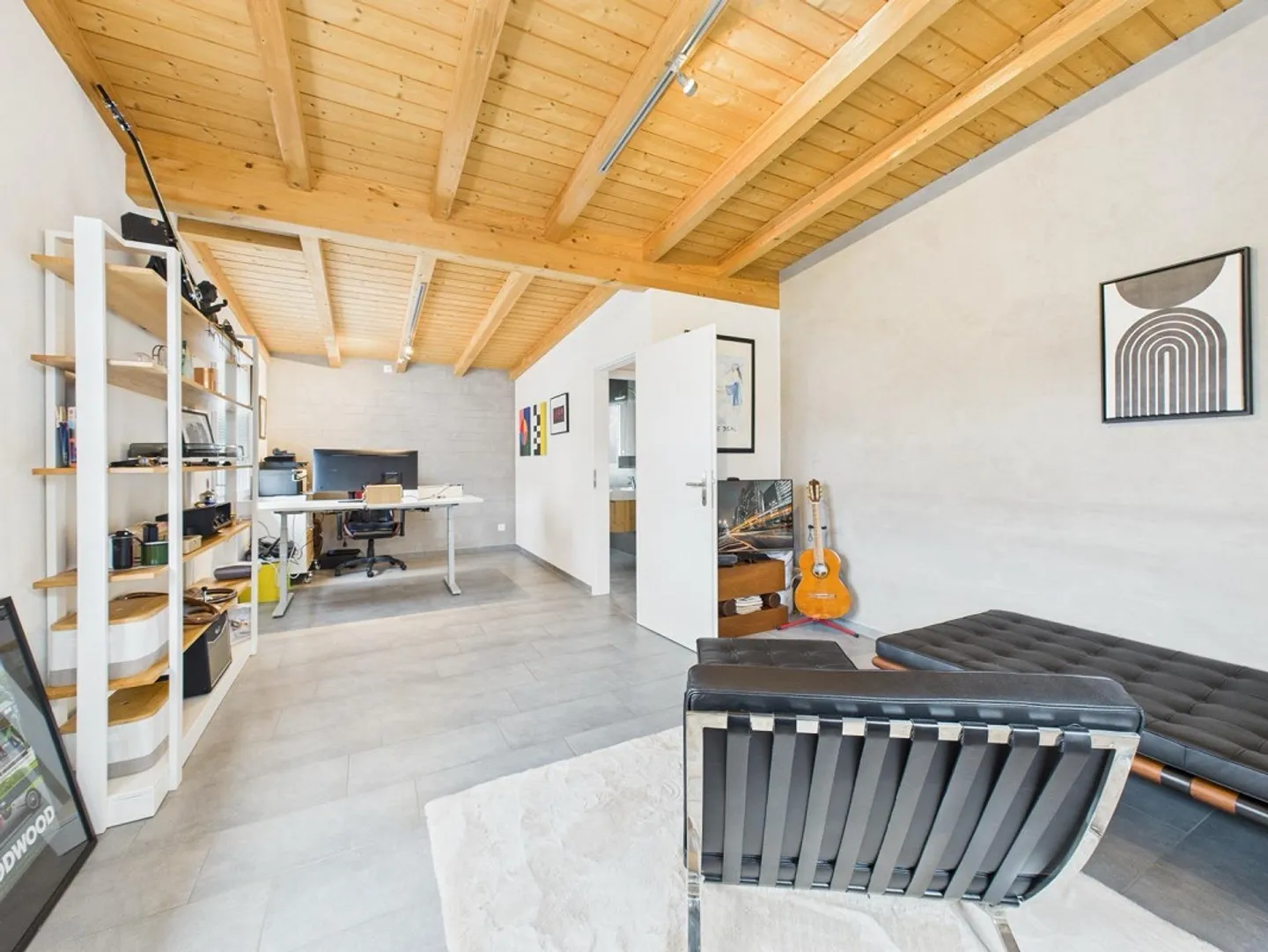 Stylish Living: Single Family Home with Generous Surroundings - Photo 11 of 12