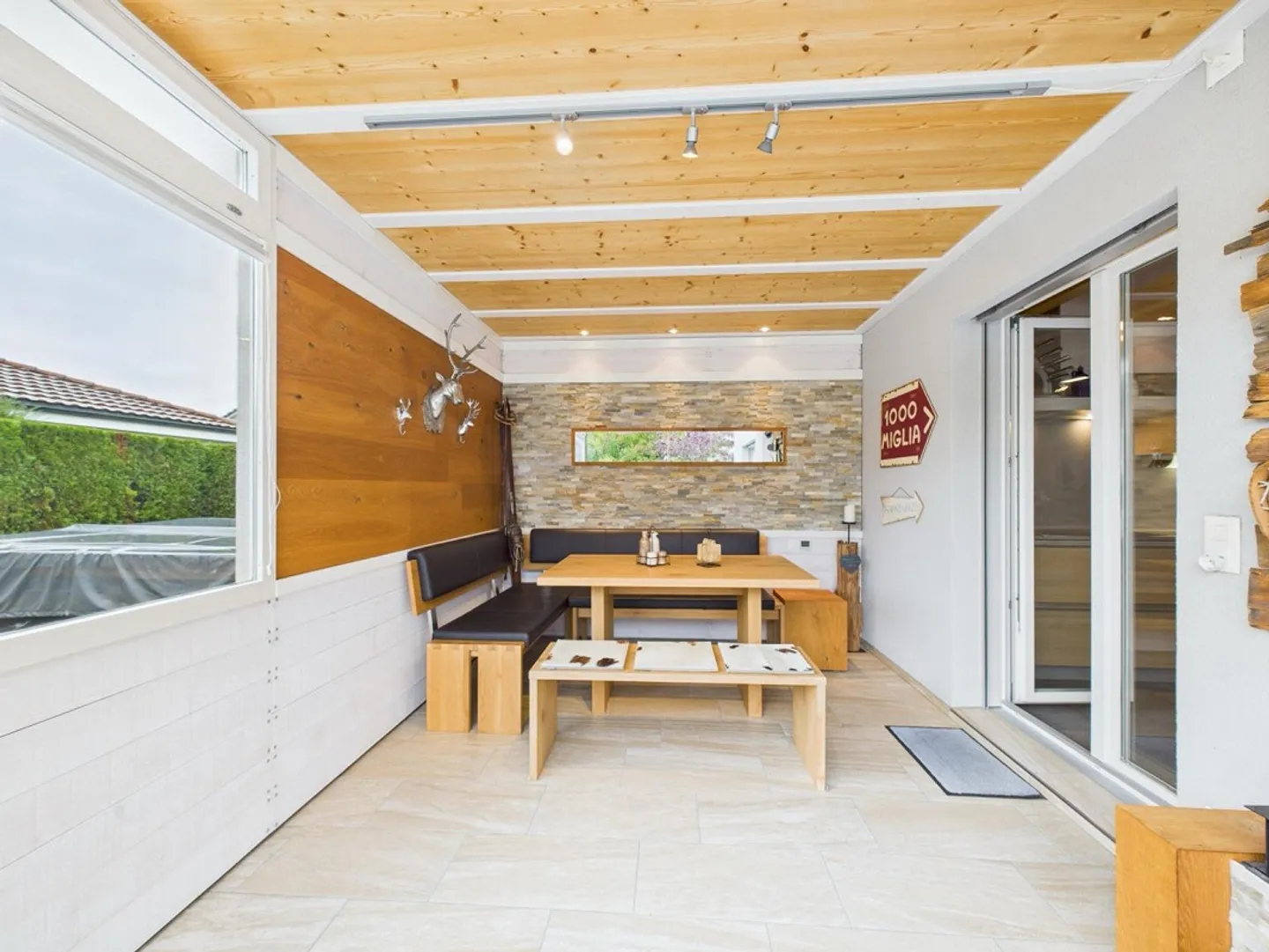 Stylish Living: Single Family Home with Generous Surroundings - Photo 12 of 12