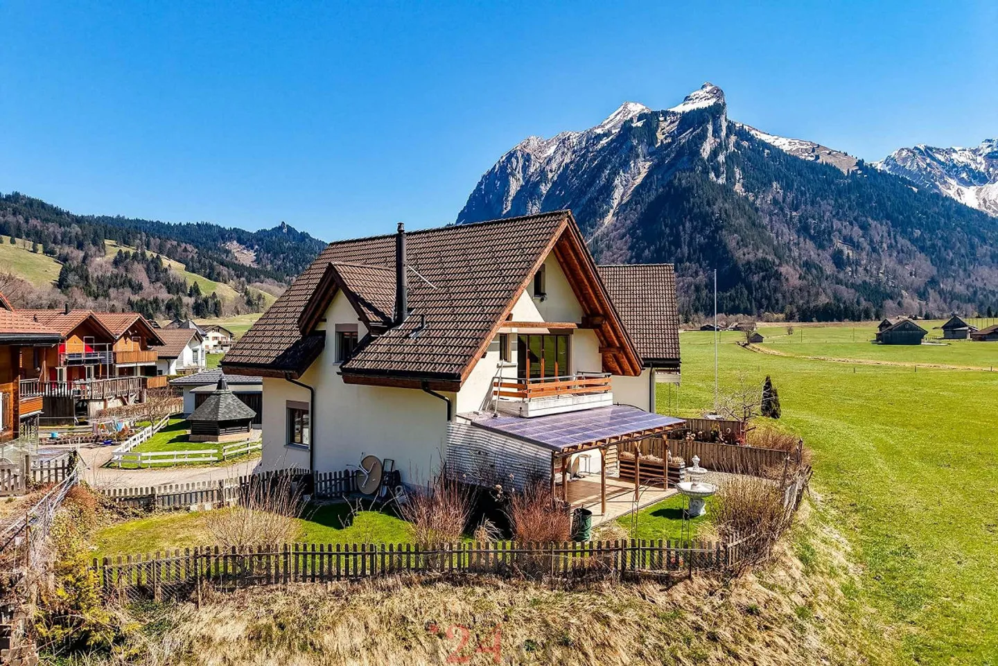 6.5 Zi-Doppeleinfamilienhaus mit Einliegerwohnung - Foto 1 von 8