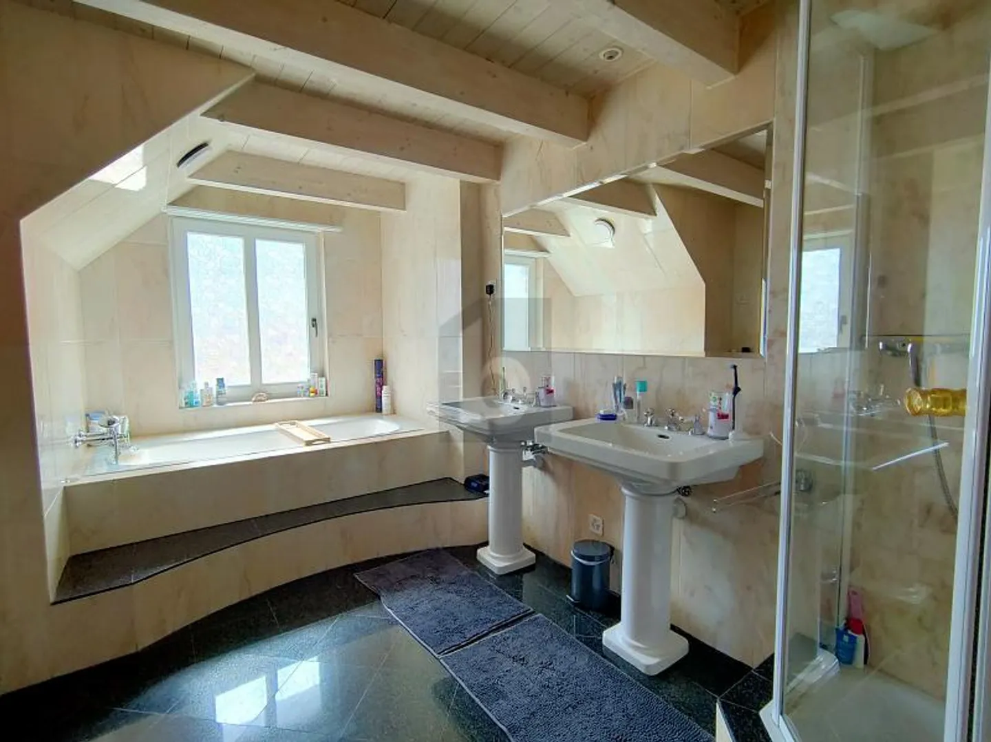 STABILITO, CON ATTICO DI ALTO LIVELLO E APPARTAMENTO DEL PROPRIETARIO - Foto 3 di 6
