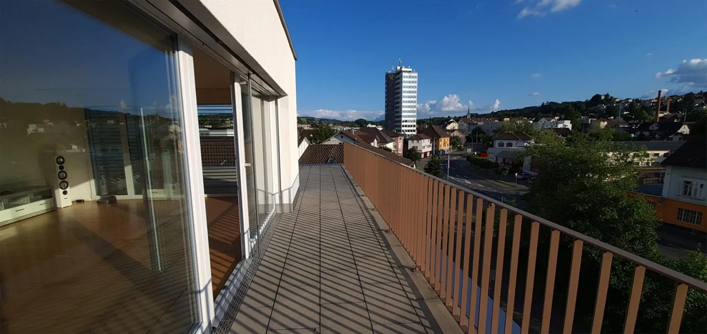 Moderno appartamento attico di 3,5 stanze con vista e sole a Menziken - Foto 6 di 19