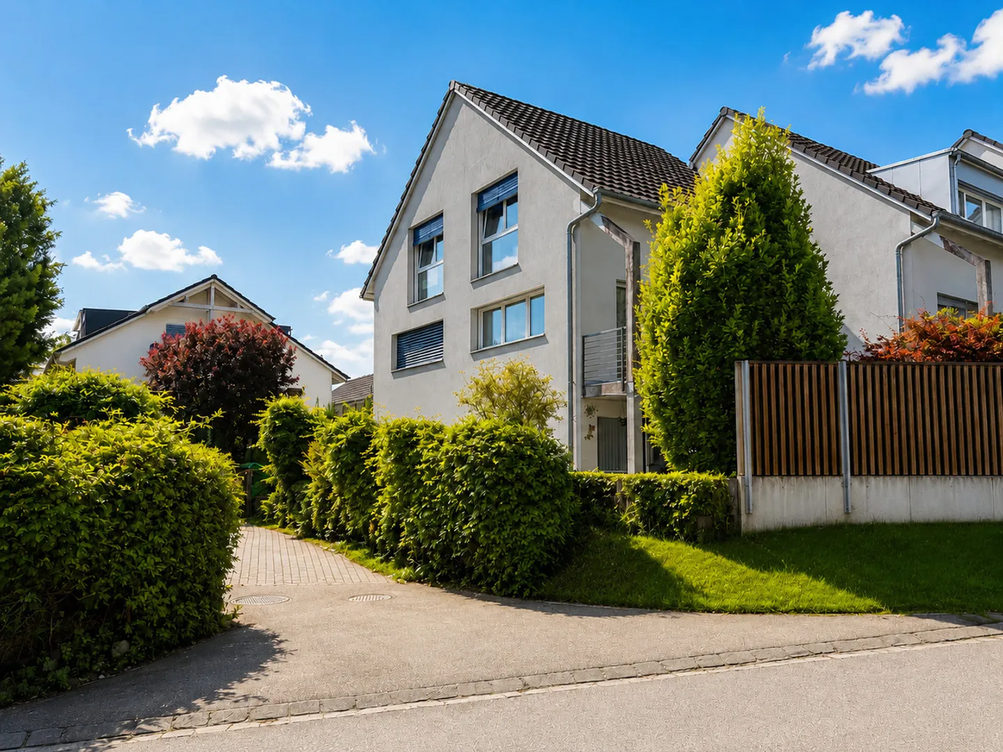 Modern family house with sunny garden in a sought-after residential area - Photo 1 of 16