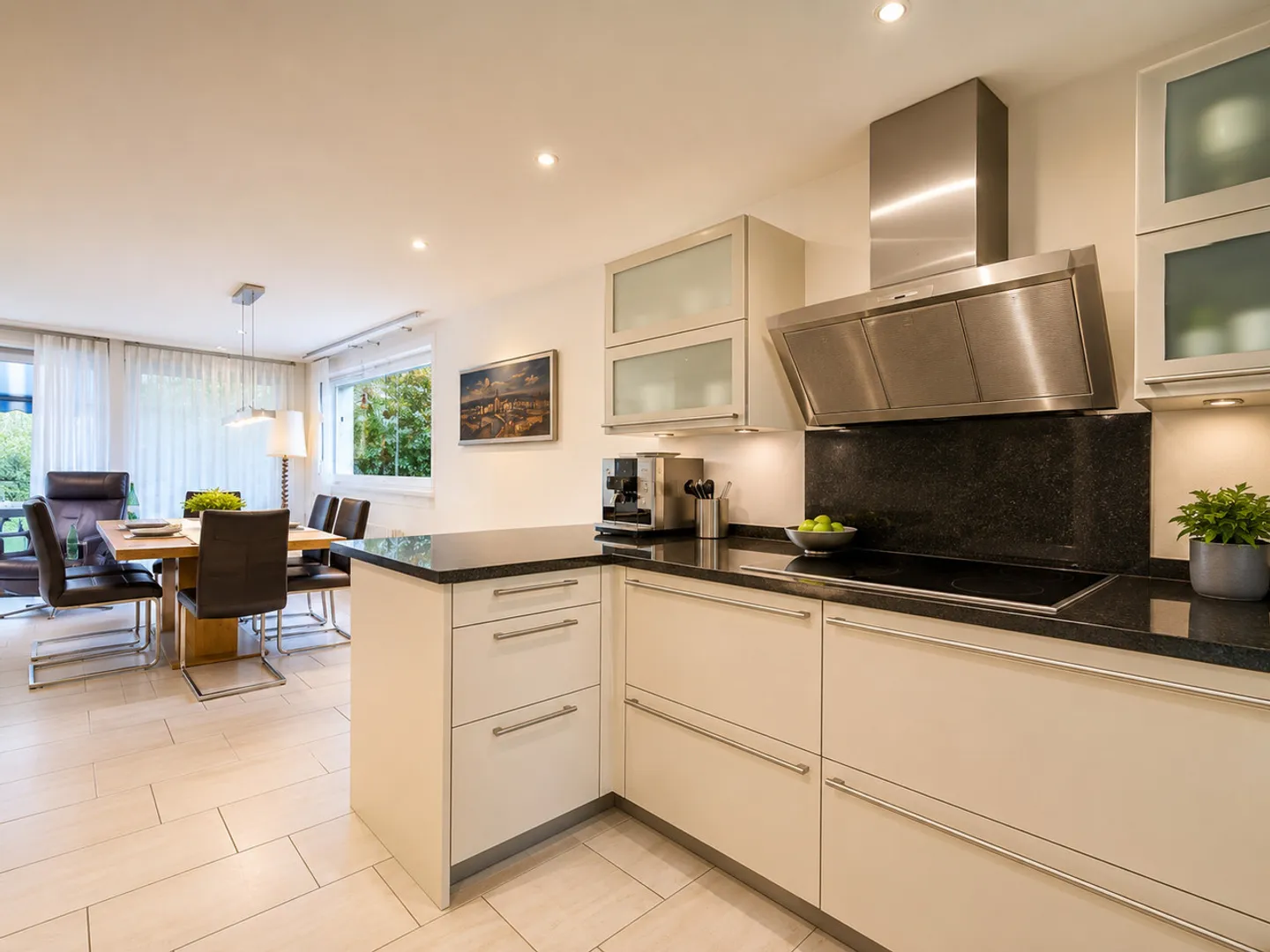 Modern family house with sunny garden in a sought-after residential area - Photo 5 of 16