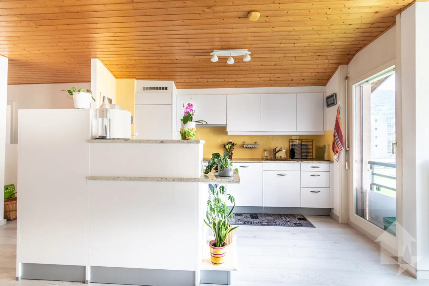 Monthey, 4.5 Room Renovated Near Schools - Photo 3 of 13