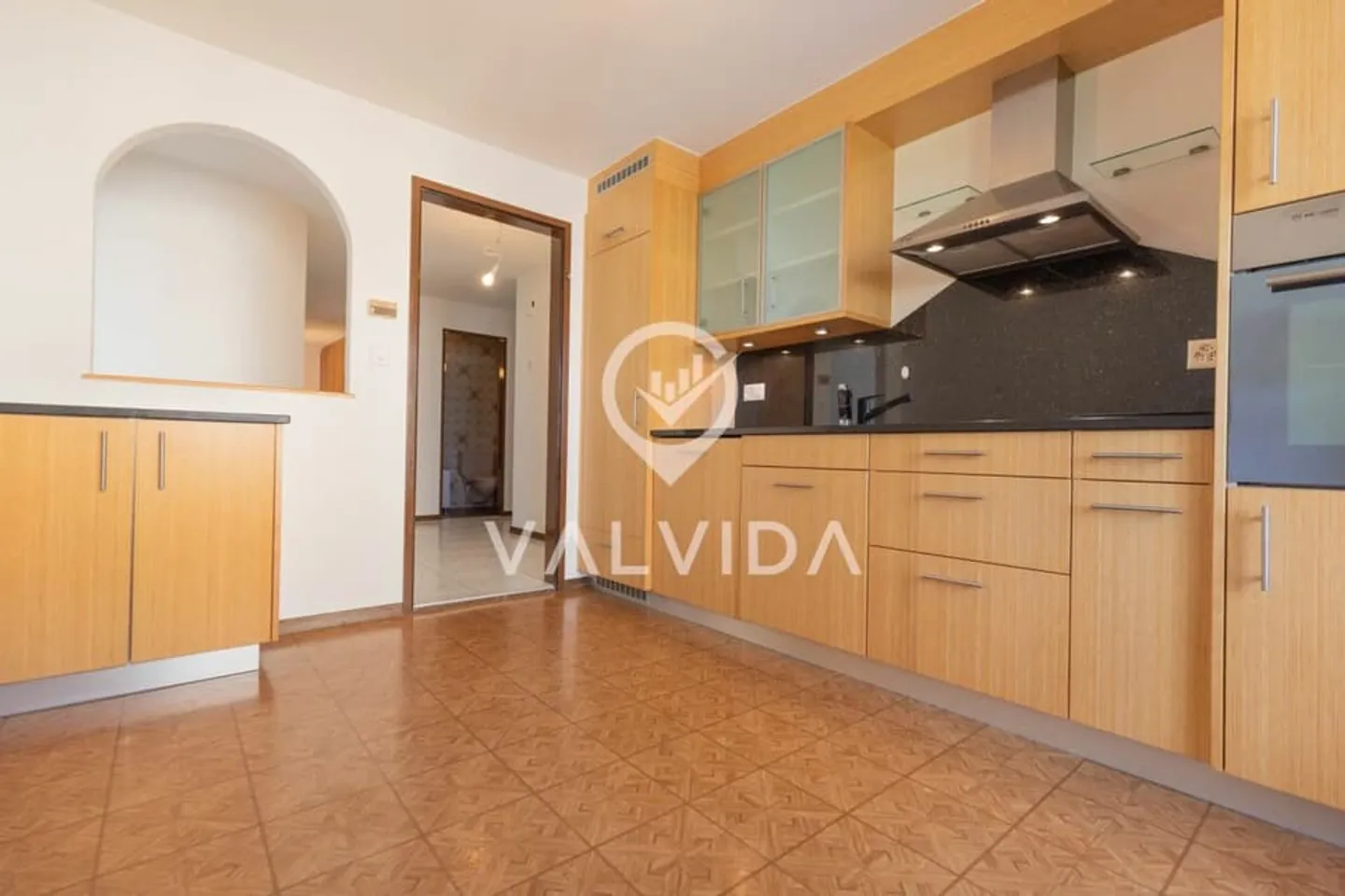 Charmante 4.5 Zimmerwohnung mit Parkplatz in Steg - Foto 1 von 12