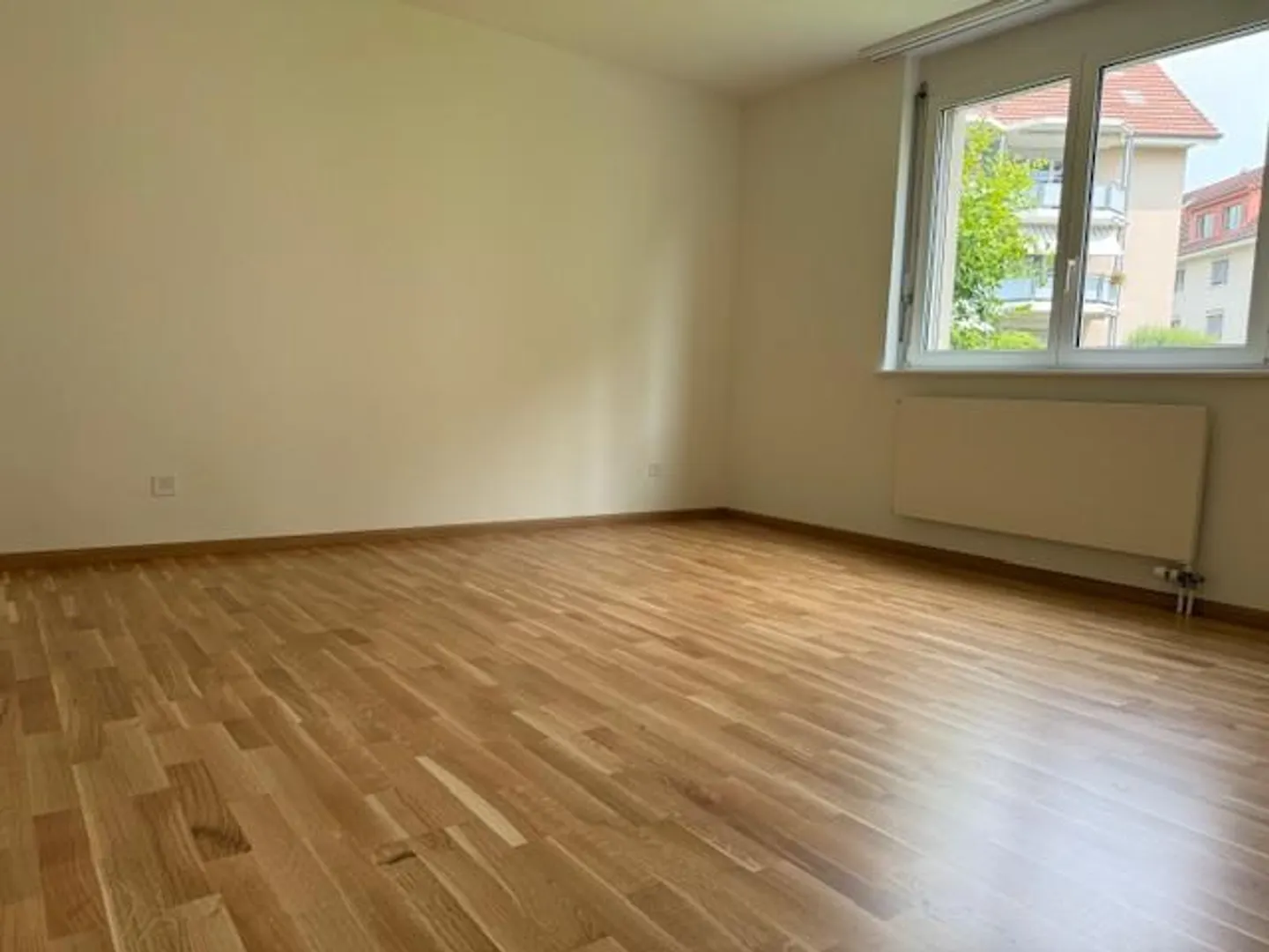 Appartement confortable de 3,5 pièces avec espace de jardin! - Photo 3 sur 9