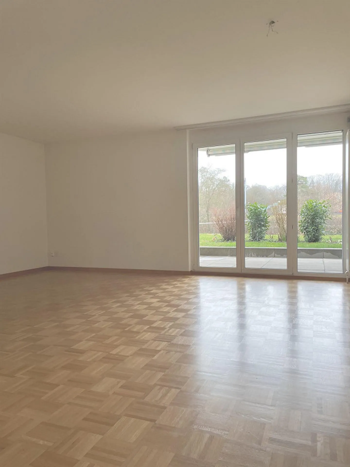Appartement confortable de 3,5 pièces avec espace de jardin! - Photo 4 sur 9