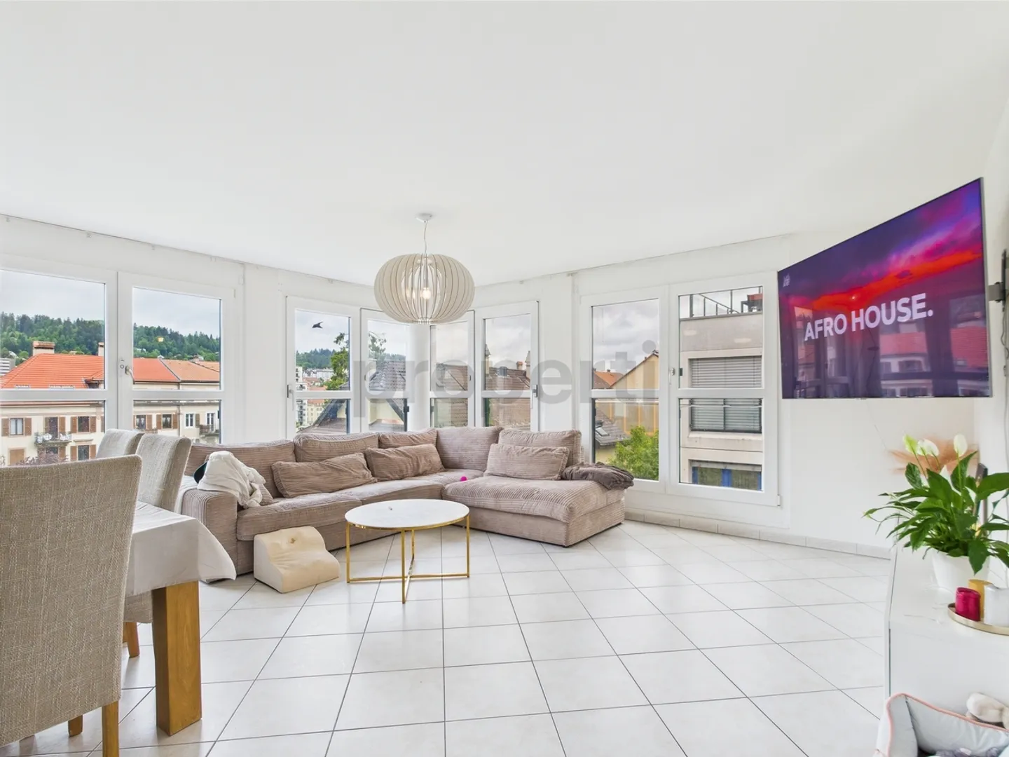 Modern Comfort for the Whole Family – Spacious 4.5 Rooms in the City Center - Photo 1 of 8