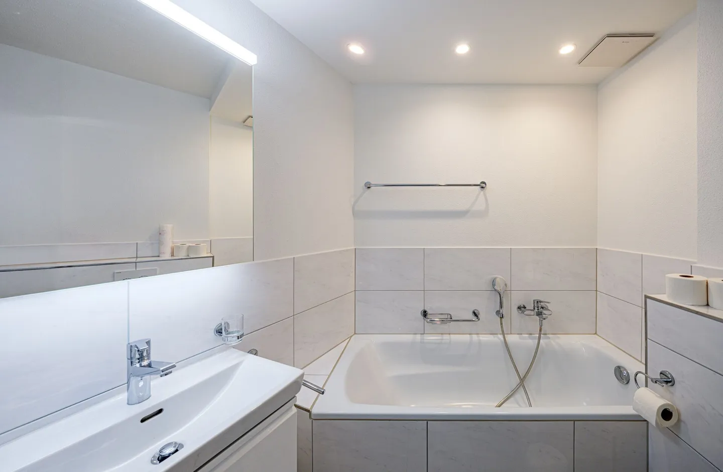 APPARTAMENTO CON VISTA LAGO ATTRATTIVA - Foto 6 di 8