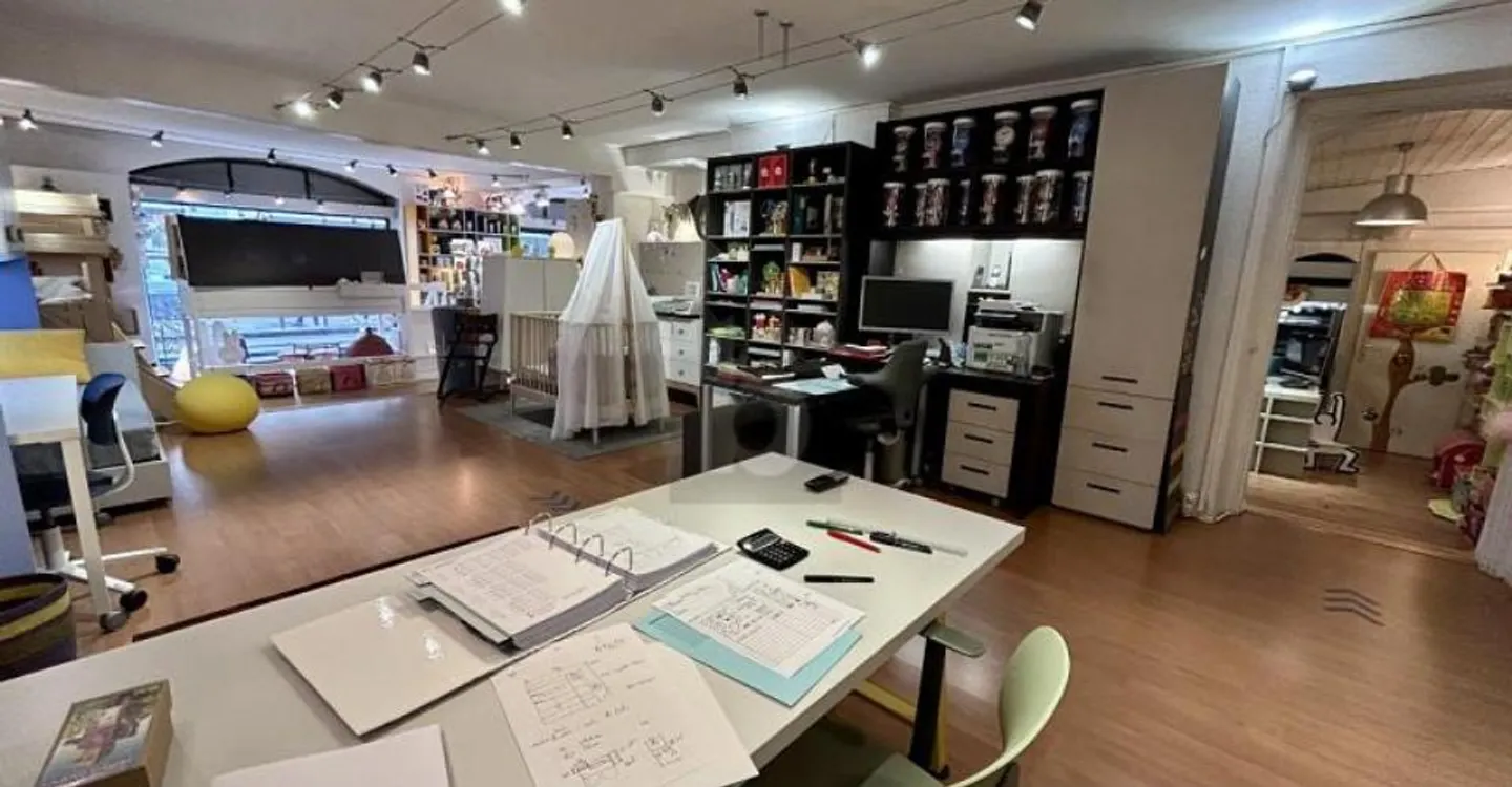 COMMERCE IN PLAINPALAIS - PRICE ON REQUEST - Photo 1 of 6