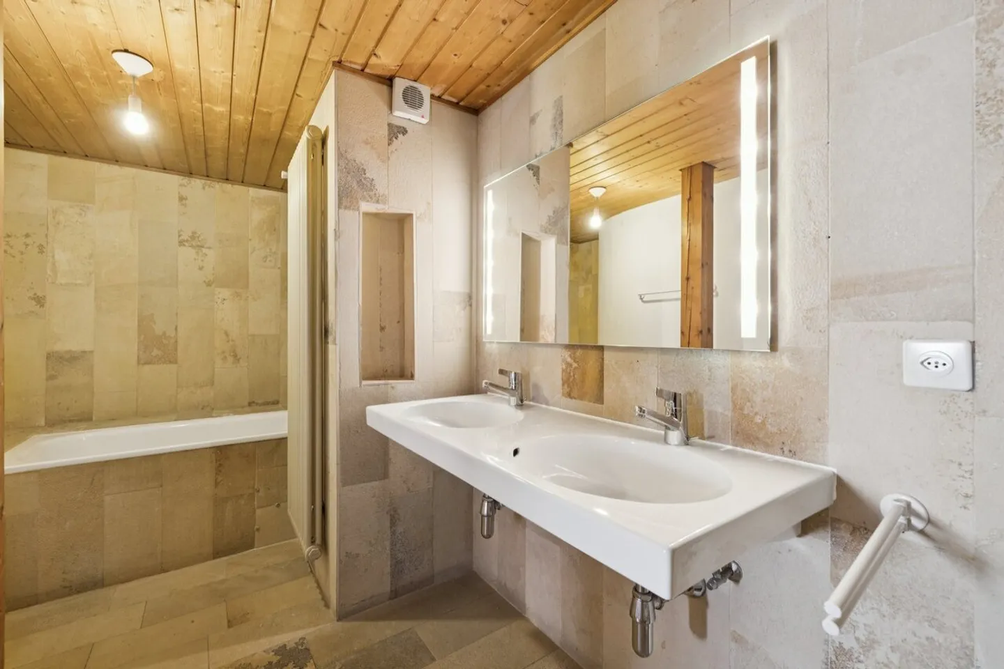 Charming village house with character in the heart of Dardagny - Photo 7 of 10